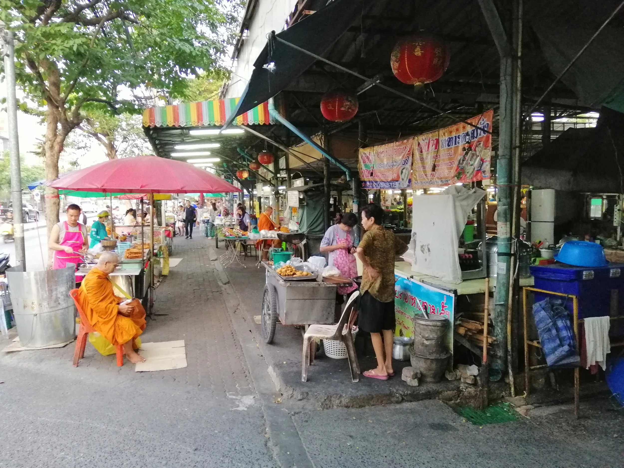 2018 Pics with Gift in Thailand (26).jpg