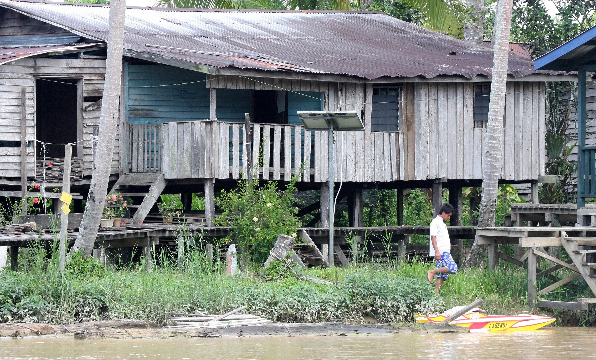 KINABATANGAN RIVER BORNEO - SUKAU VILLAGE (5).JPG