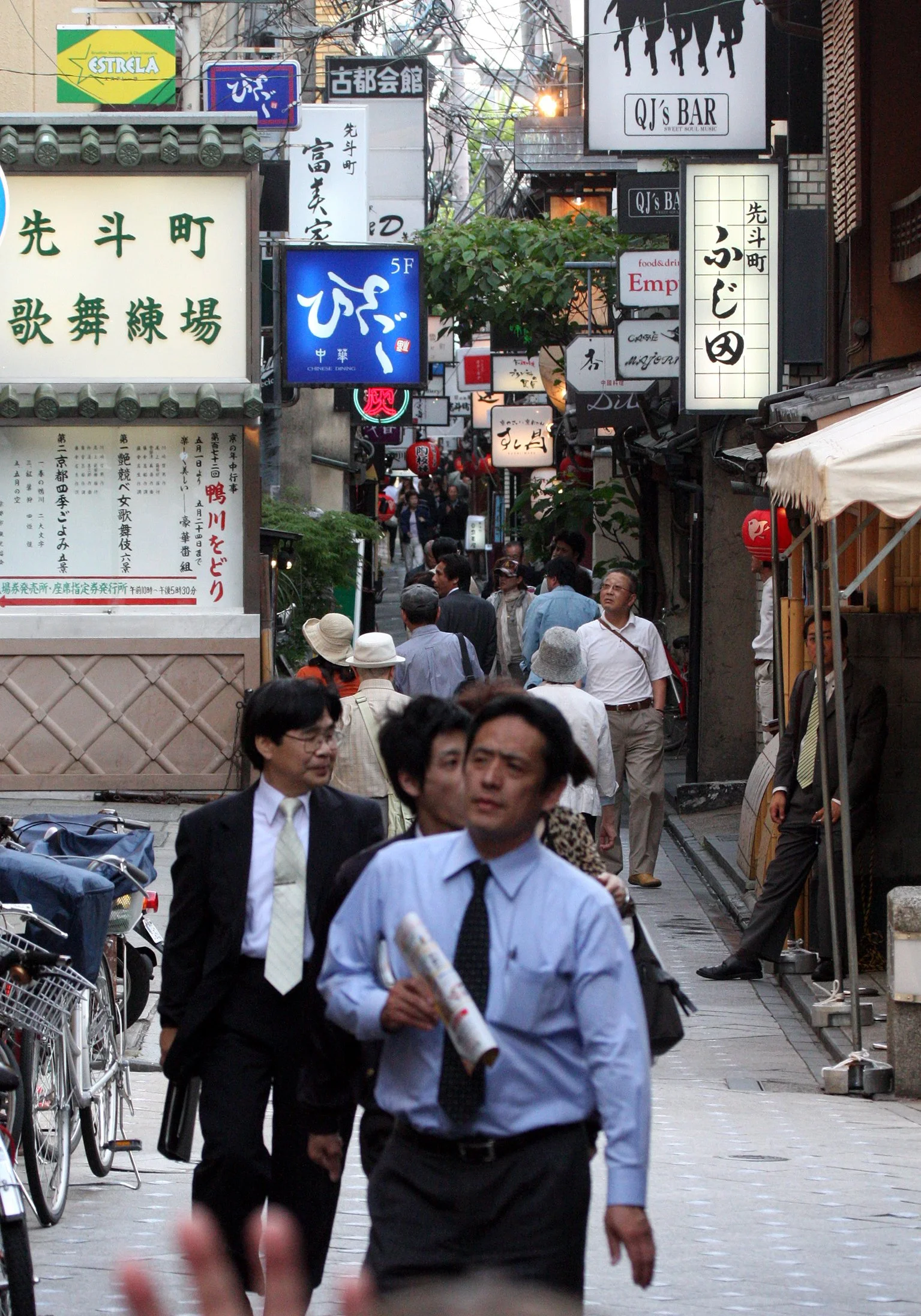 KYOTO - MAY 2009 - CITY SCENES AND LANDSCAPES (8).JPG