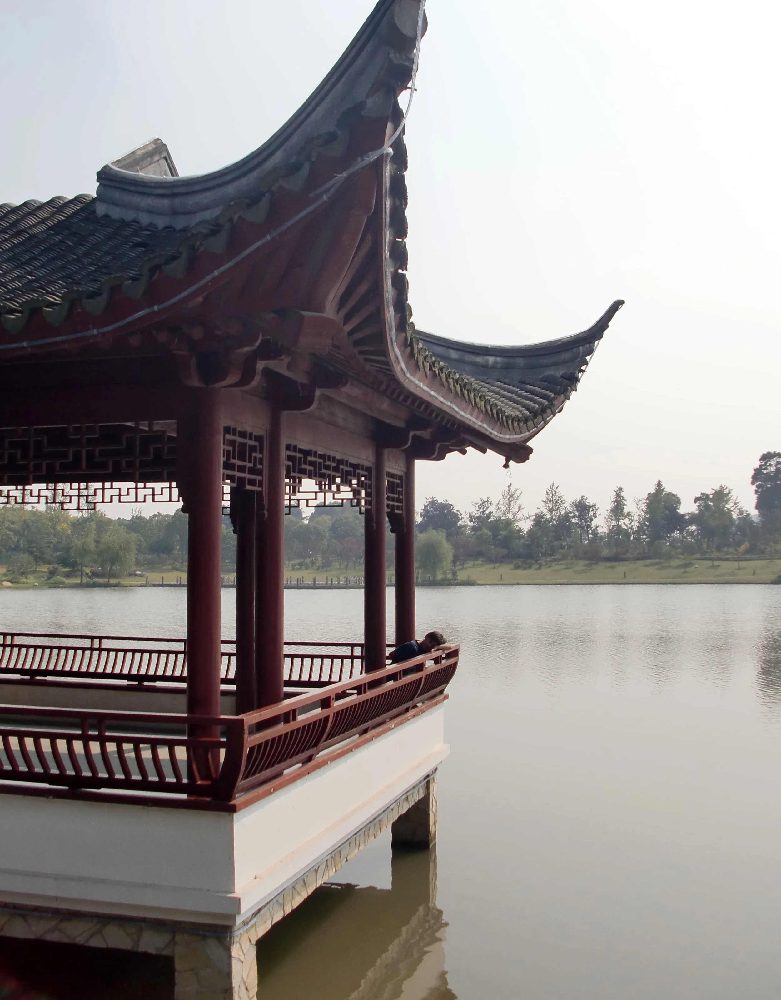 2010-10-31 NICE DAY IN JINQIAO GARDENS WITH ROB, SHAYNA & SASKYA (10).JPG