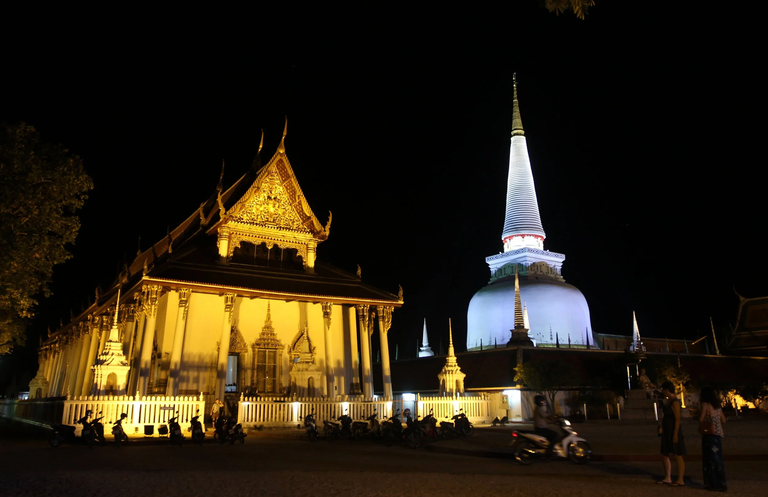 2014 Nakhonsithammarat with Cokie & Som and Phil & Shelley Summer Travels (37).JPG