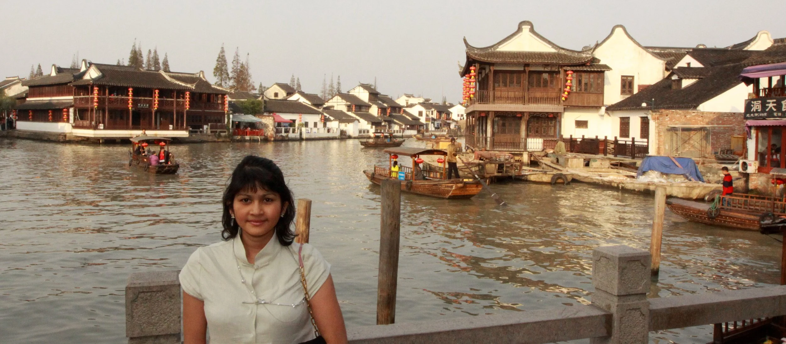 ZHUJIAJIAO WATER TOWN - NOVEMBER 20 2011 (77).JPG