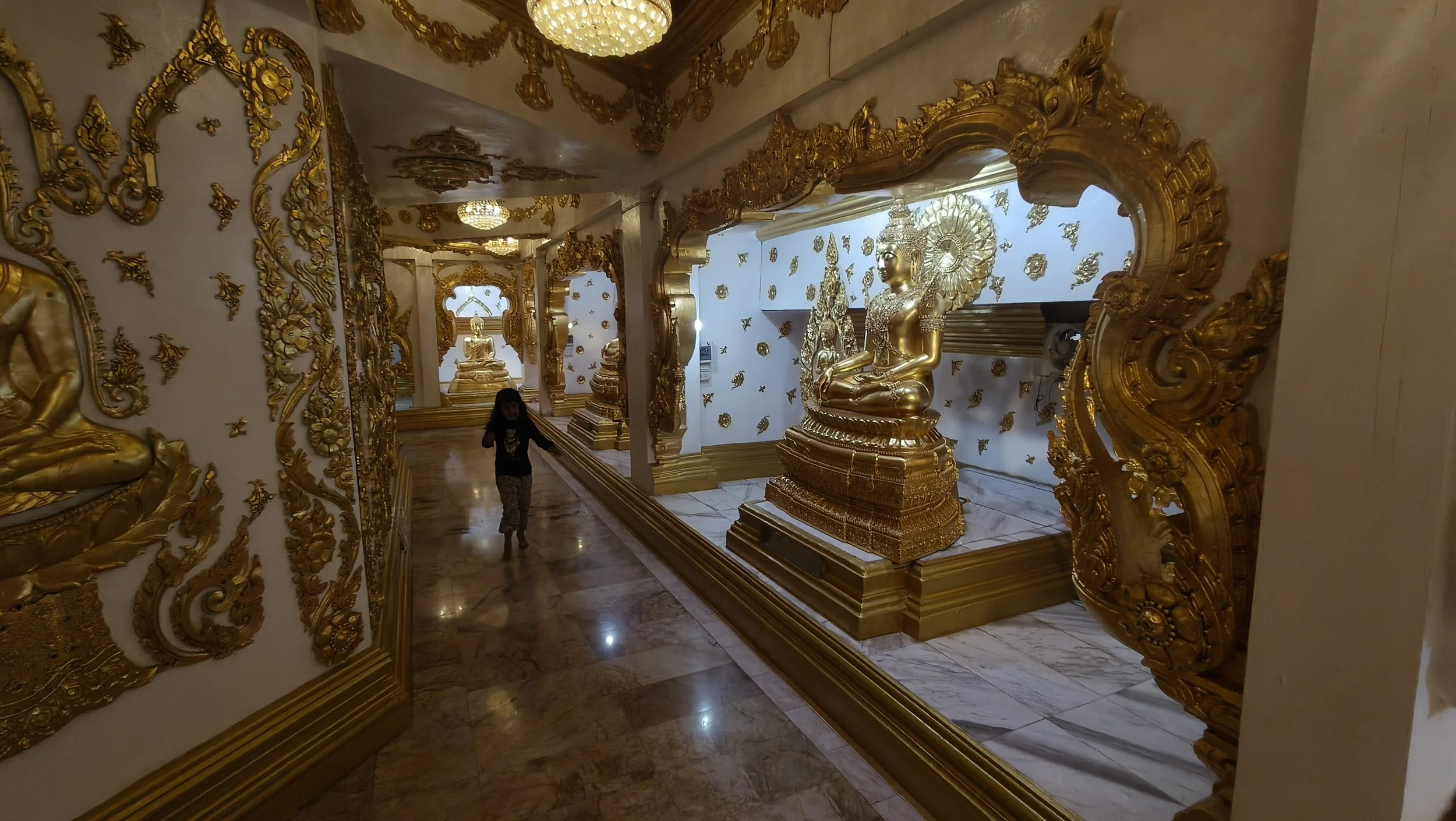 Wat Maruk Kha Nakhon (or Wat MaRukKhaNakhon) Nakhon Phanom, Thailand (18).jpg