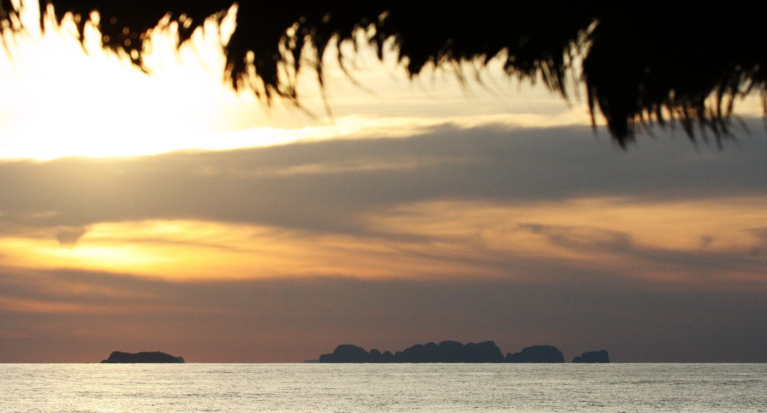 KOH LANTA - 2008 -  SUNSET AT OTTO'S (17).JPG