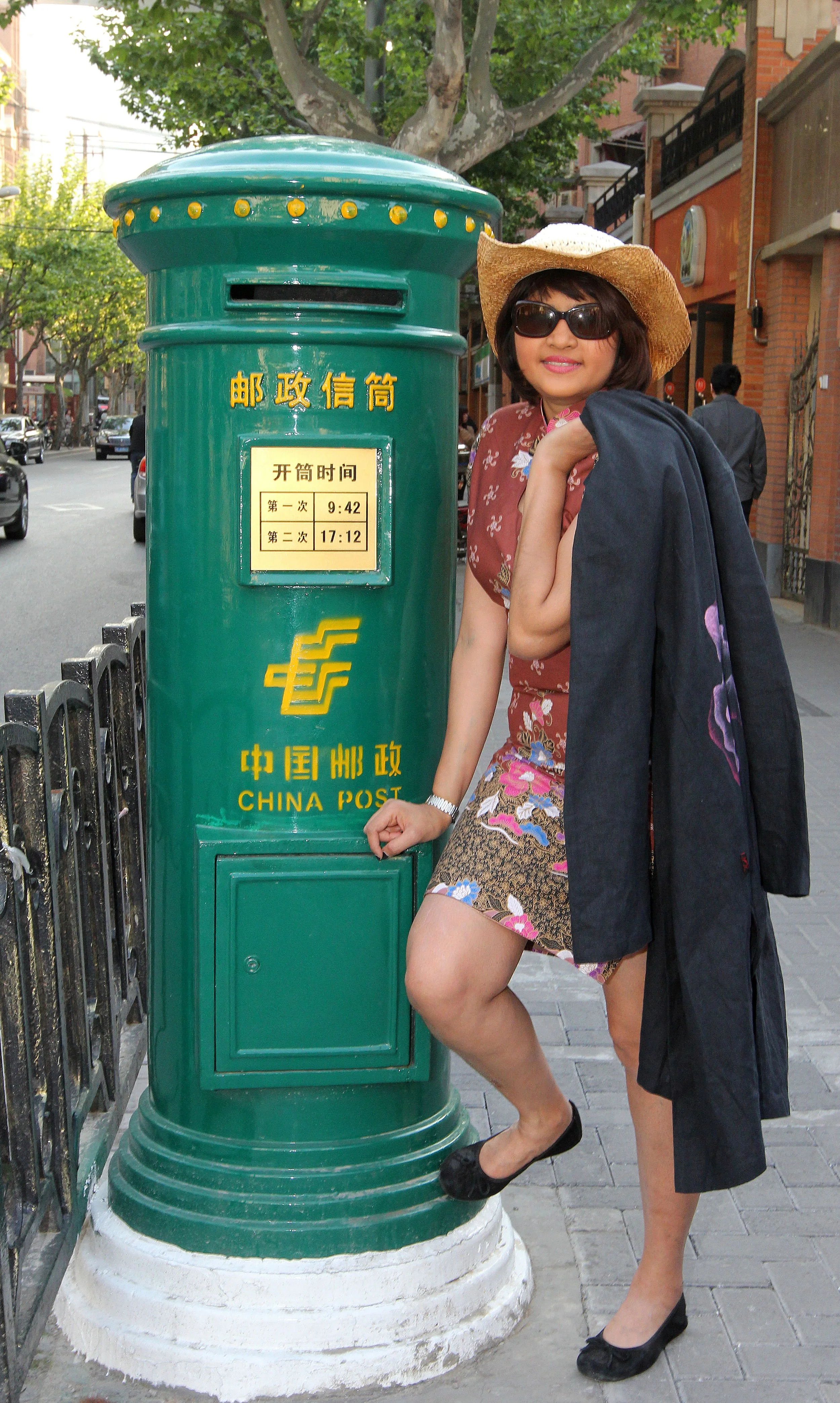 LILONG ALLEYS OFF WEST NANJING ROAD NEAR US CONSULATE - SHANGHAI (57).JPG