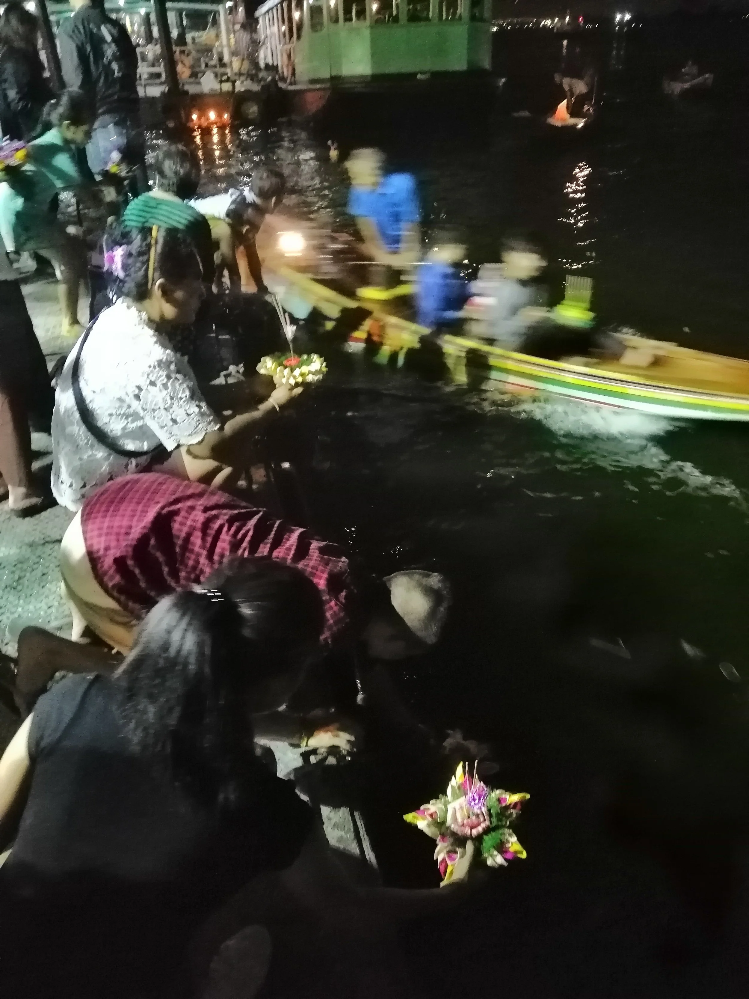 2018 Pics with Gift in Thailand (113).jpg