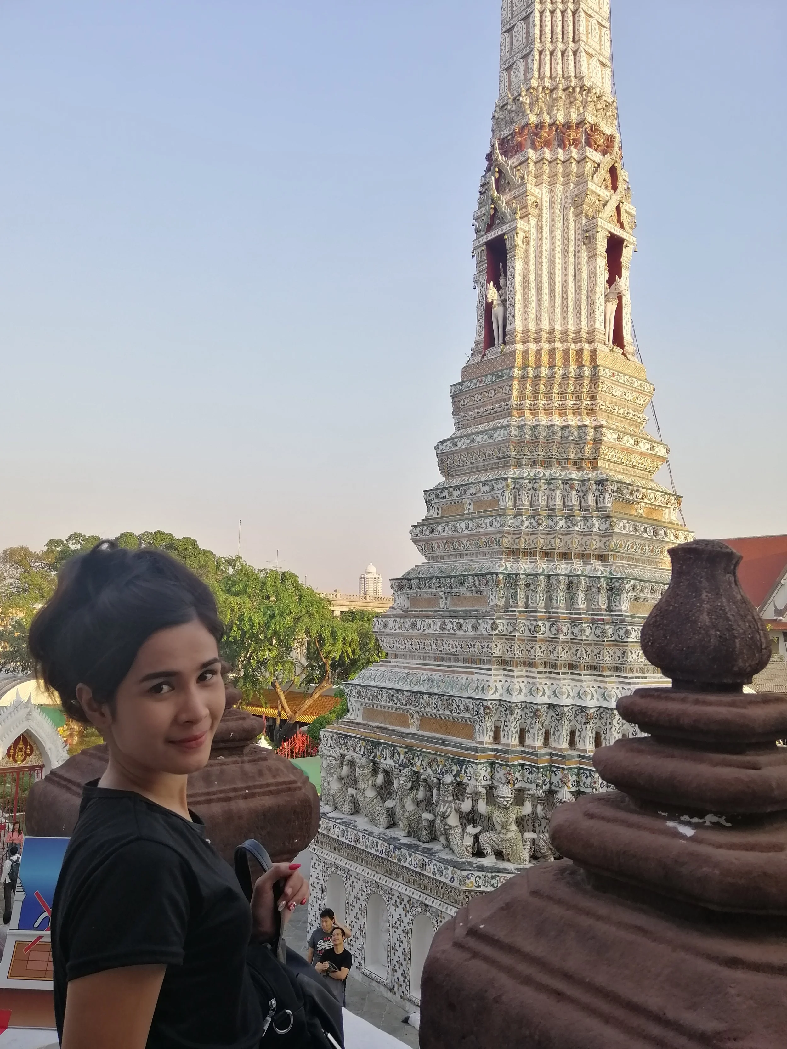 2018 Pics with Gift in Thailand (207).jpg