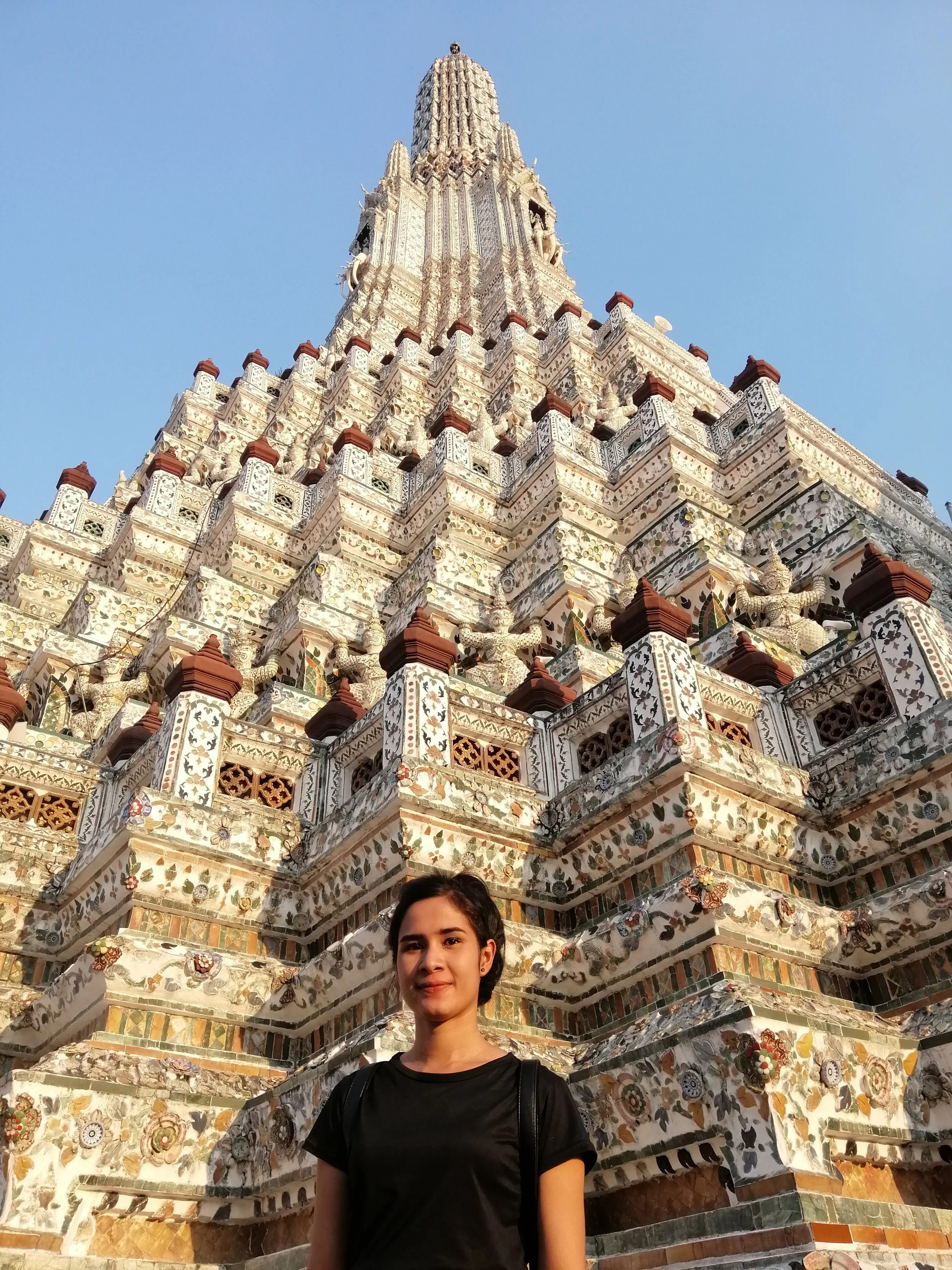 2018 Pics with Gift in Thailand (197).jpg