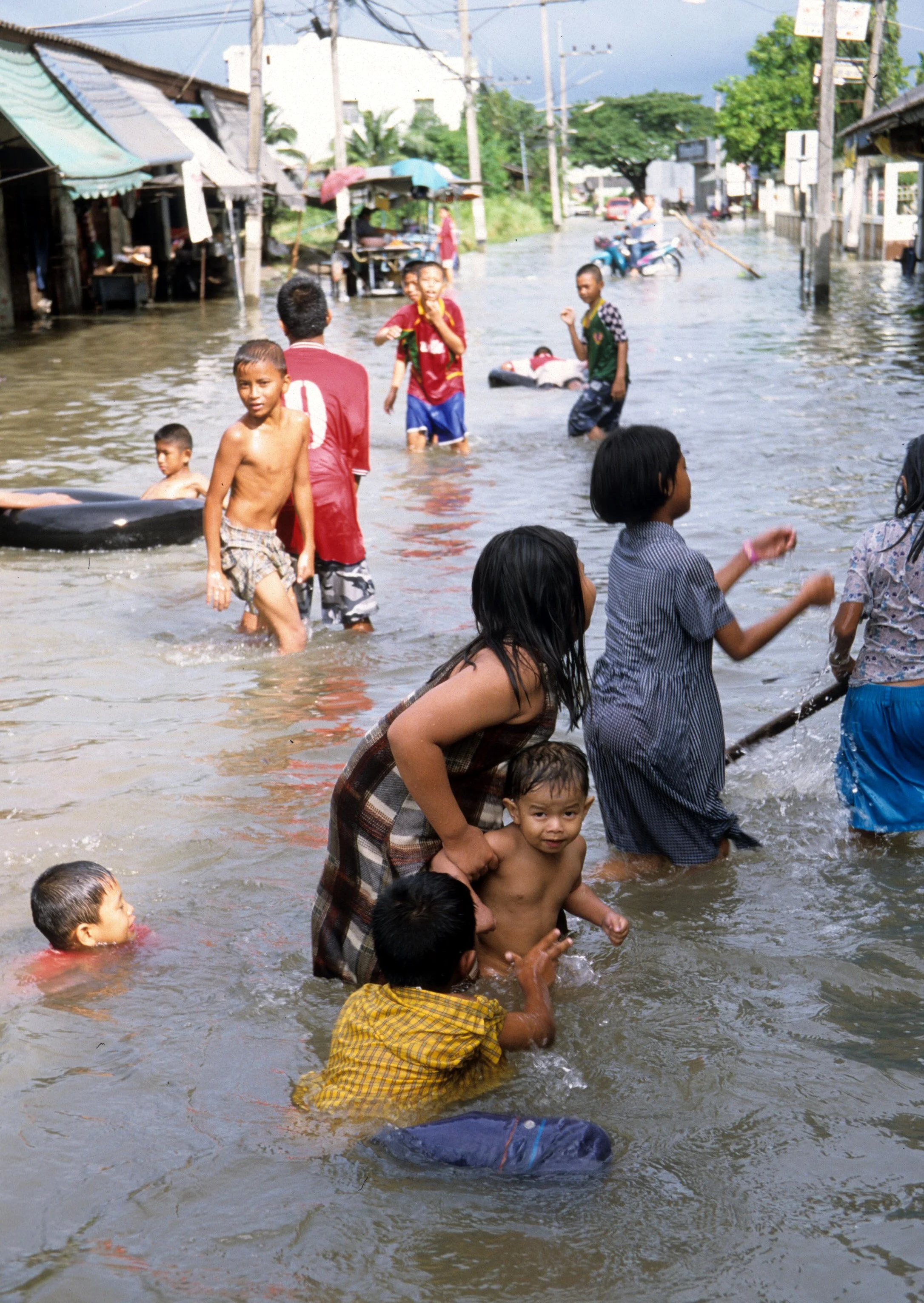 2009 Nakhonsithammarat Thailand with Family & Floods (26).jpg