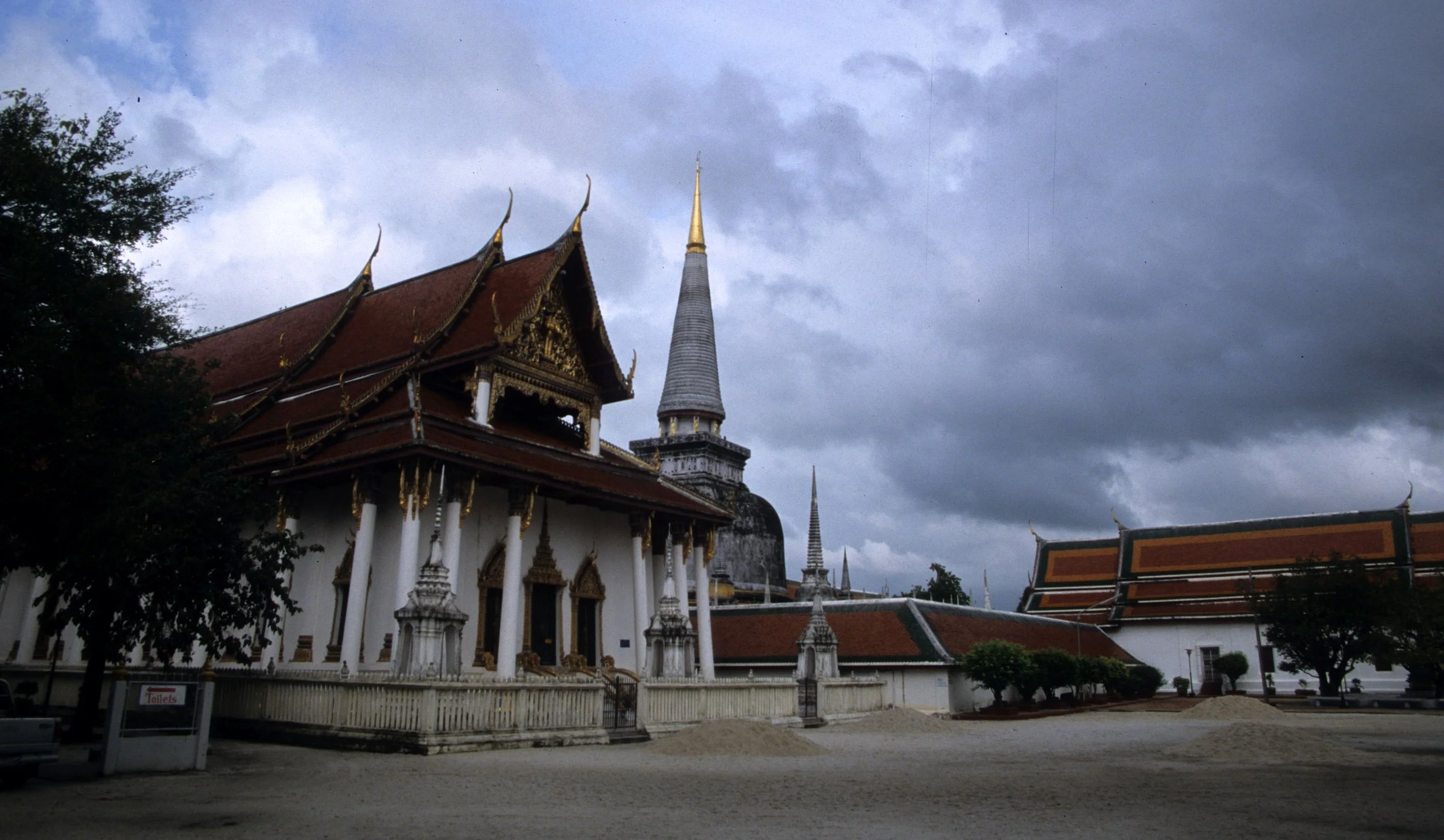 NAKHON - PRA MAHATAT WAT T.jpg