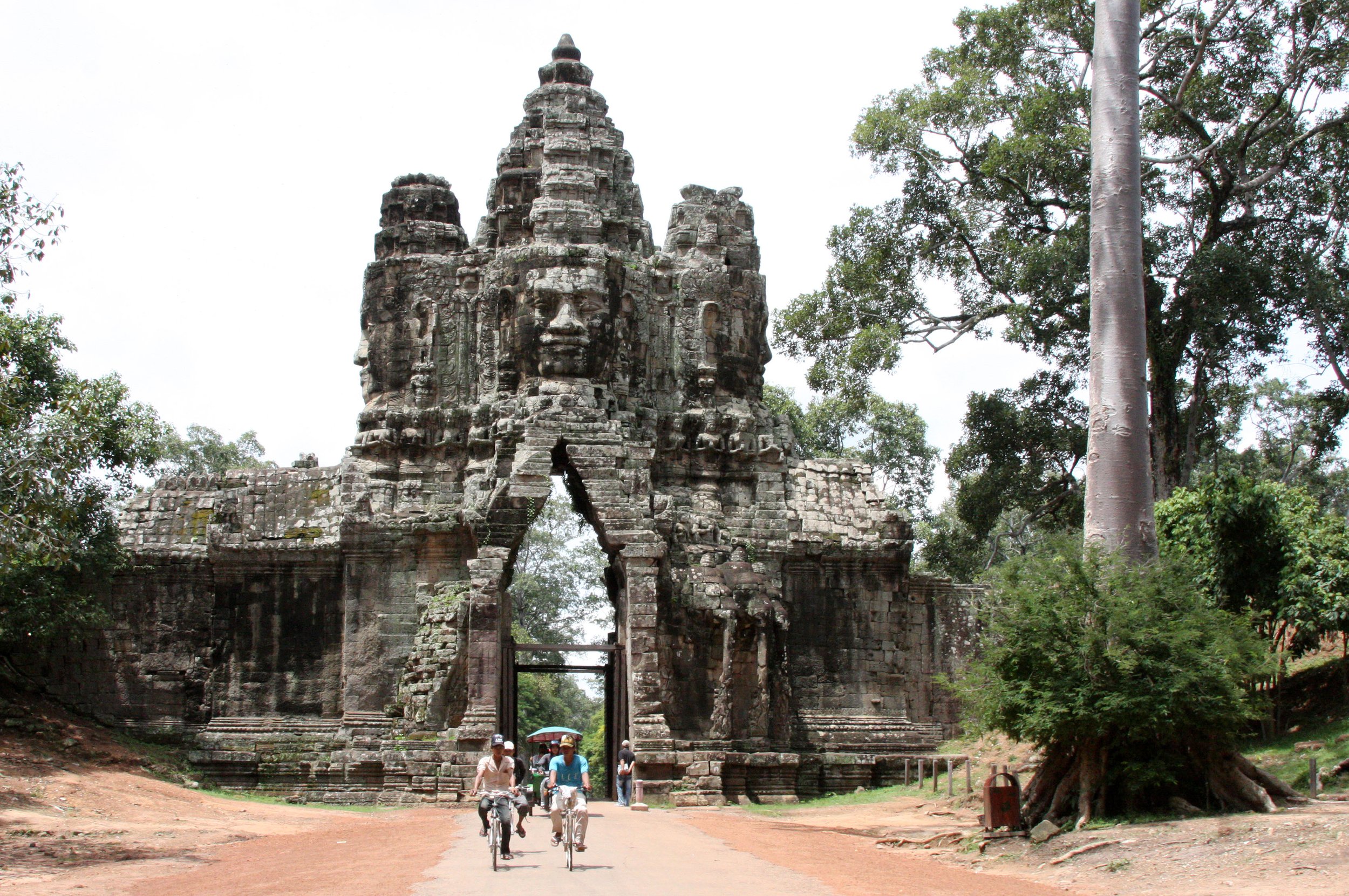 BAYON TEMPLE CAMBODIA - JULY 2010 (3).JPG