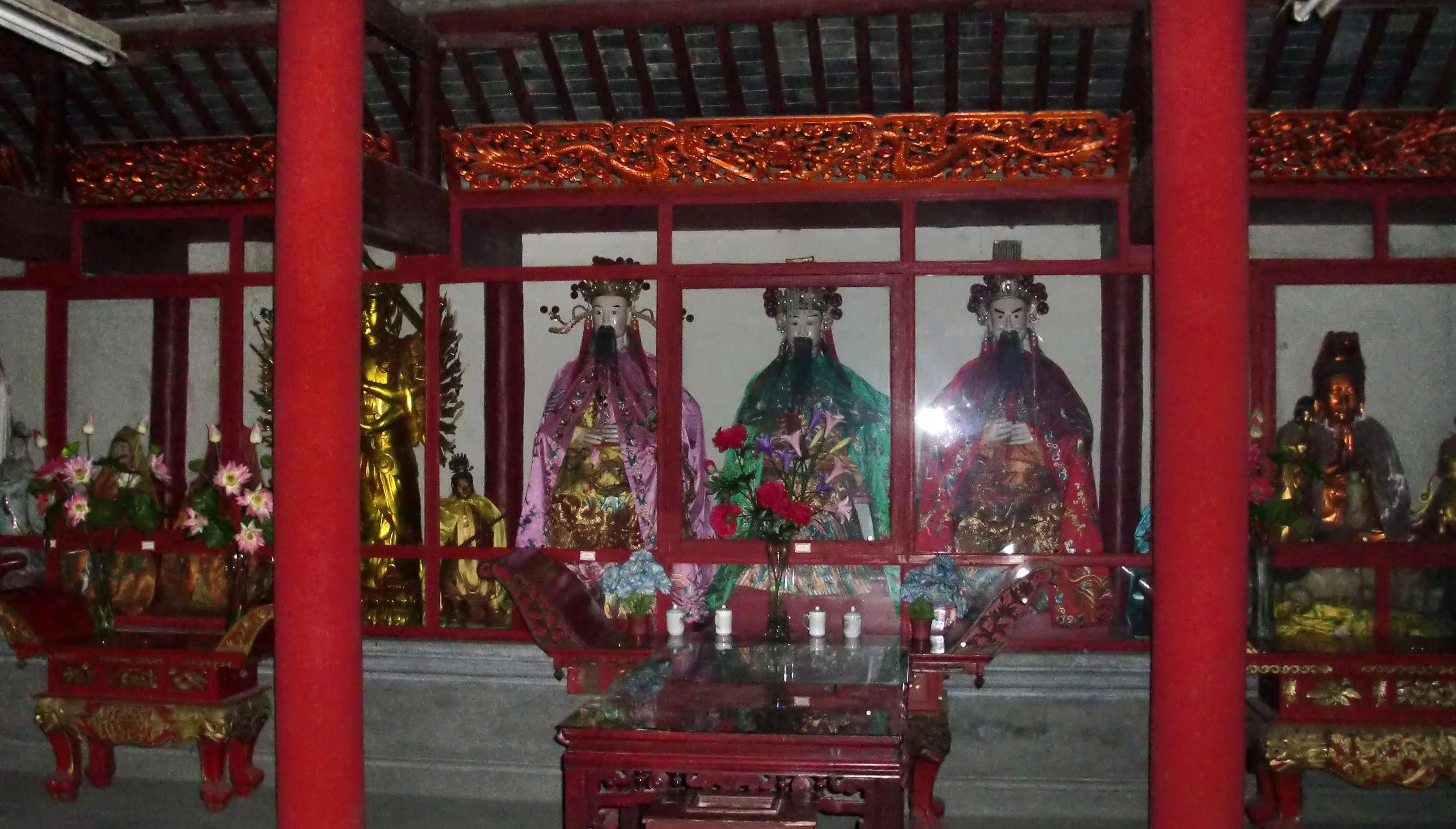 2010-9-10 OUR LOCAL DAOIST TEMPLE - SHANGHAI - PUDONG (4).JPG