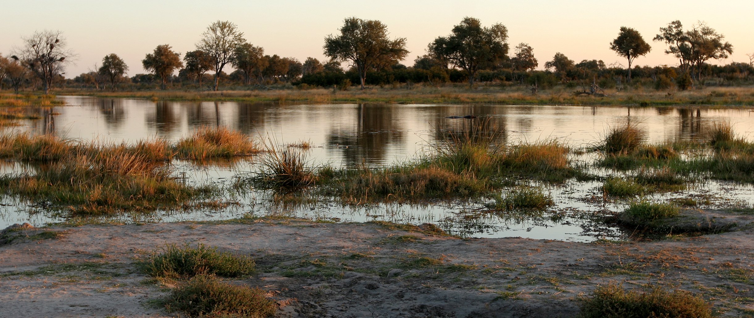 BOTSWANA - KHWAI CAMP - SUNSET OVER THE KHWAI RIVER.JPG