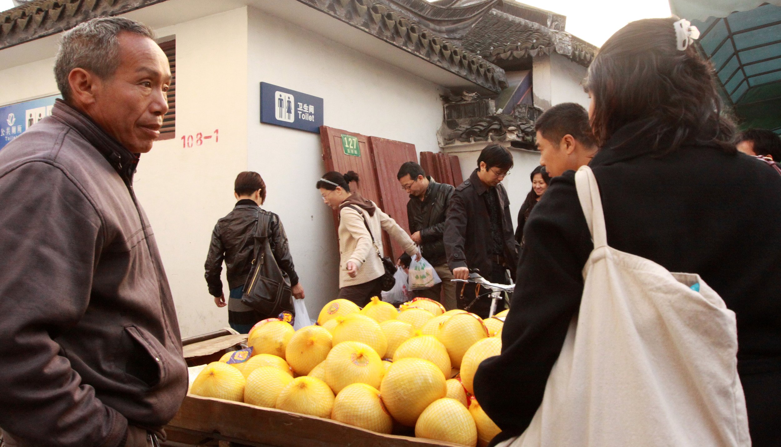 ZHUJIAJIAO WATER TOWN - NOVEMBER 20 2011 (211).JPG