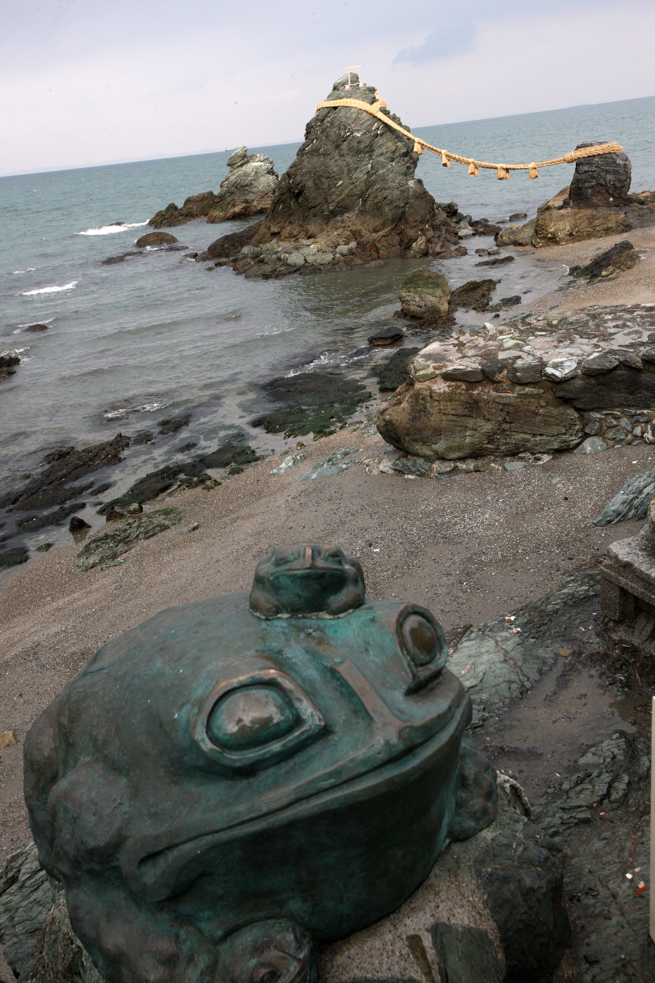 MEOTO IWA ROCKS AND SHRINE NEAR TOBA JAPAN (13).JPG