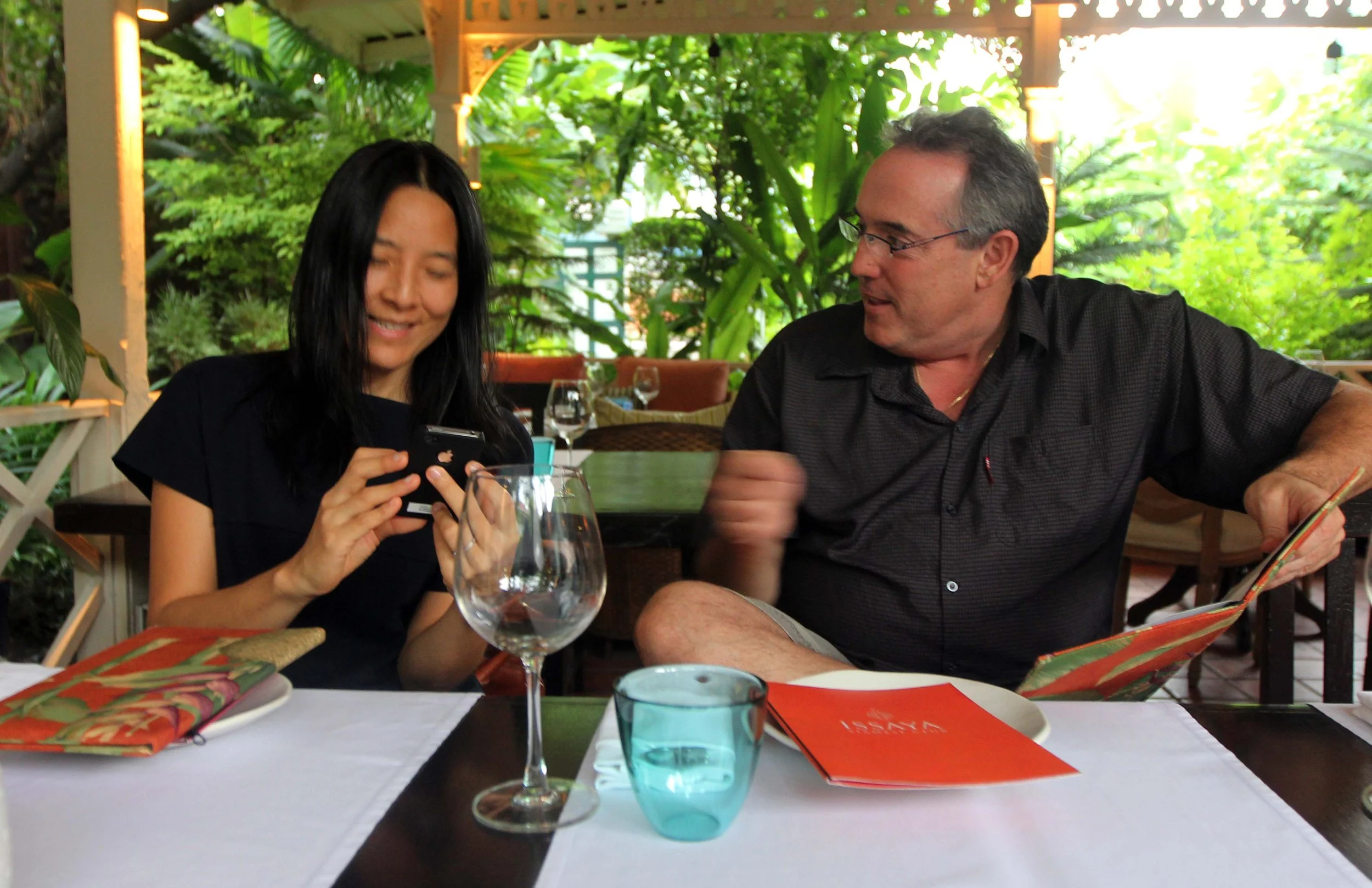 2013 BKK - NIGHT OUT AT ISSAYA WITH FRIENDS (2).JPG