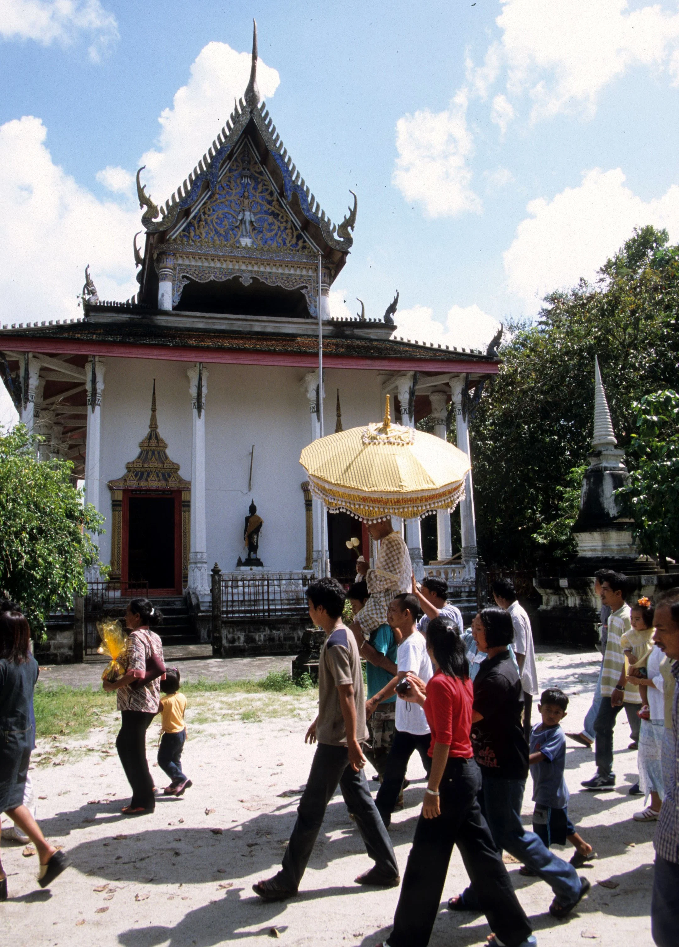 2004 Nakhonsithammarat Markets, Monks and Baby Cokie (27).jpg