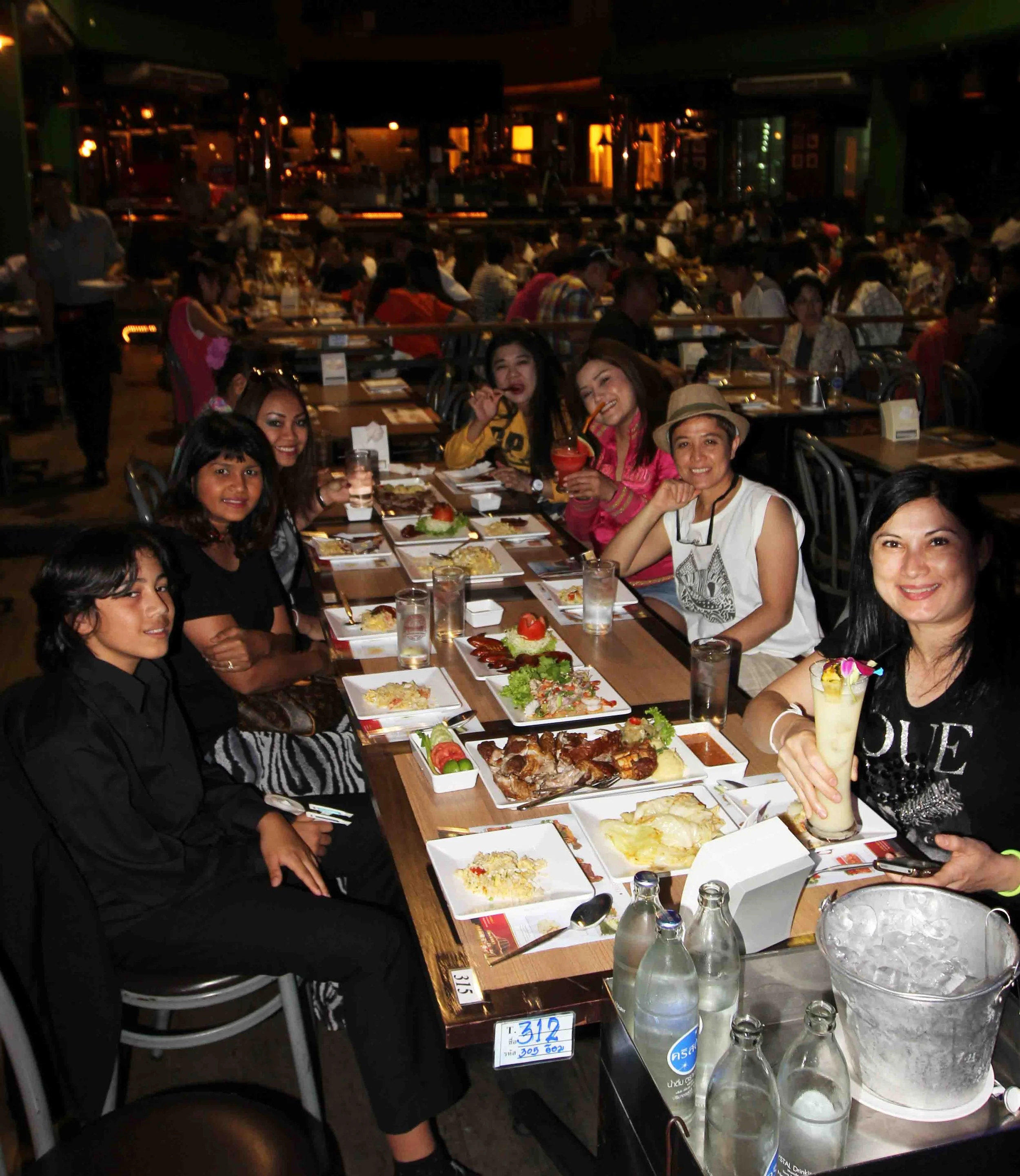 2019 Ann & Noi Visit Bangkok (97).JPG