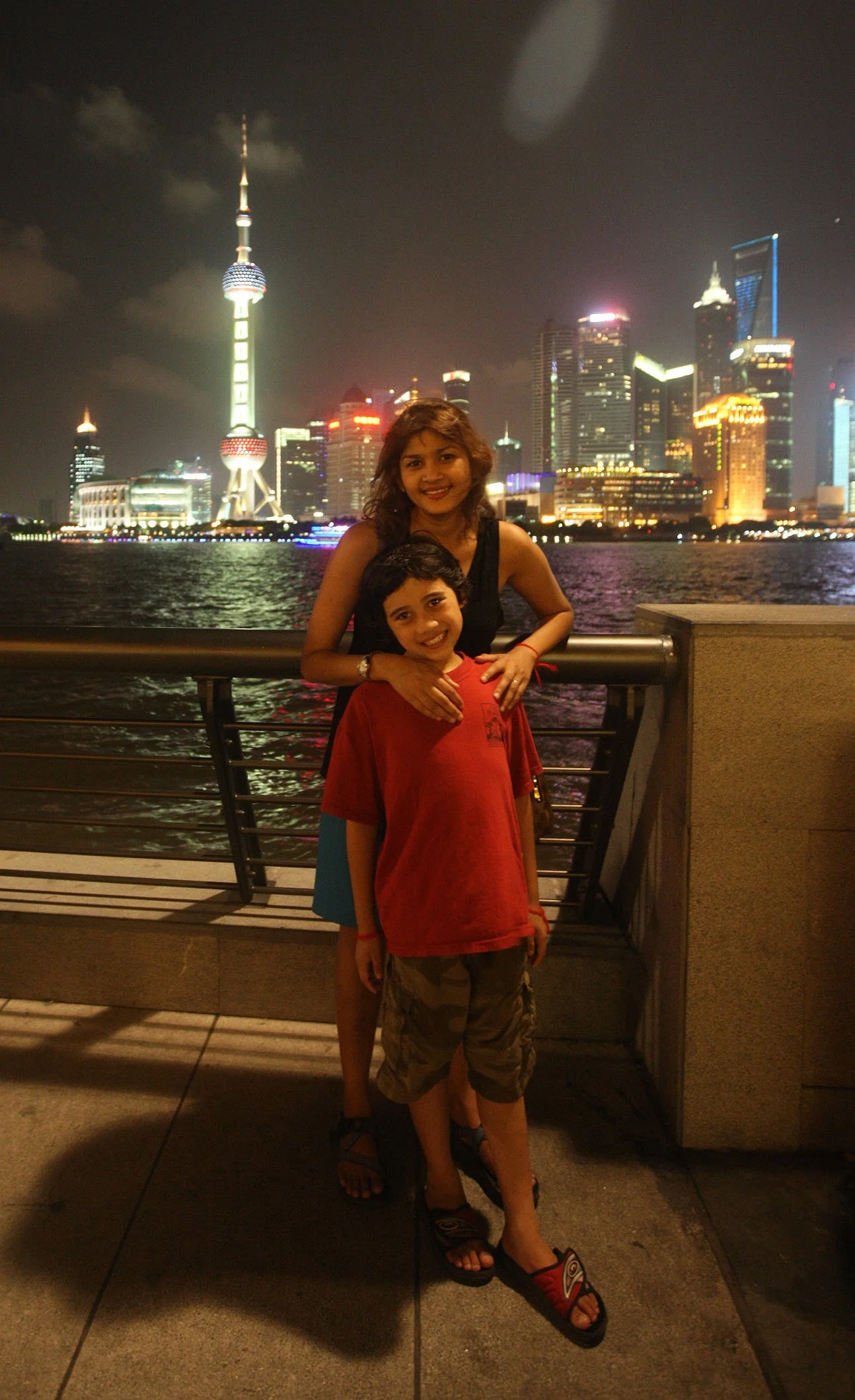 SHANGHAI NIGHT OUT - PUDONG AND THE PEARL TOWER ACROSS THE HUANGPU RIVER (54).JPG