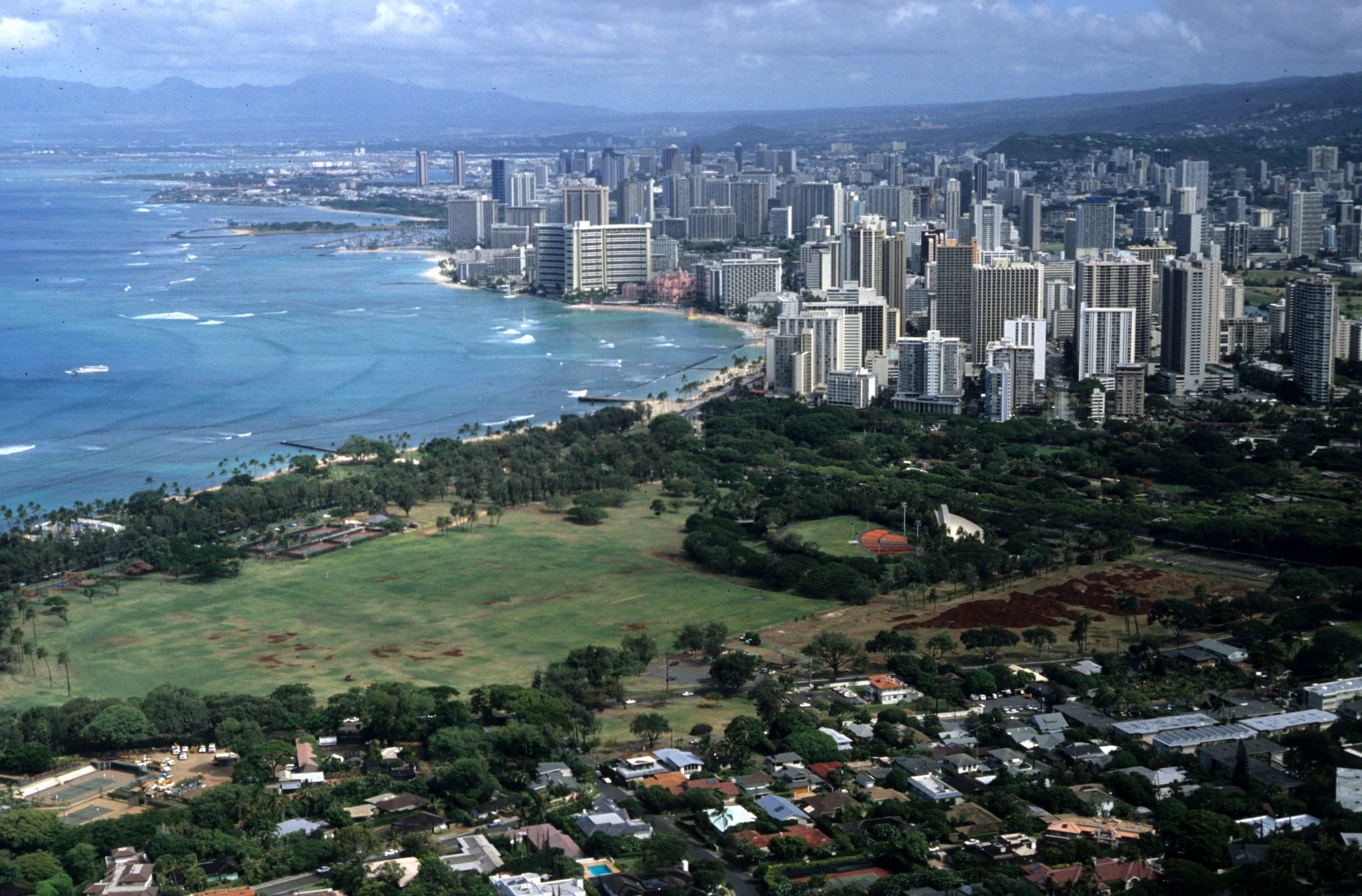 HAWAII - OAHU - WAIKIKI BEACH AND DOWNTOWN (2).jpg