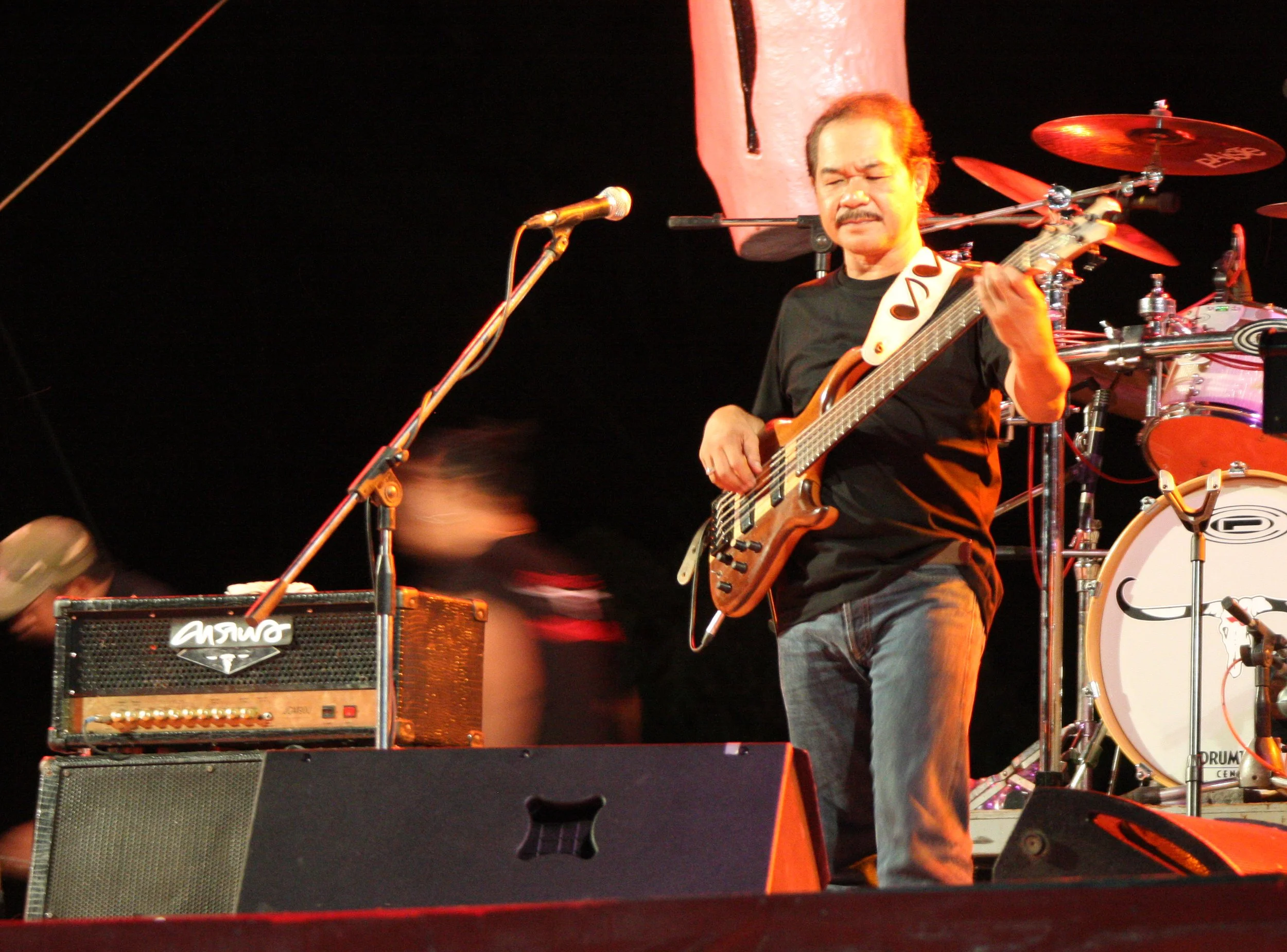 2010-7-18 CARRABAO CONCERT IN NAKHONSITHAMMARAT (23).JPG