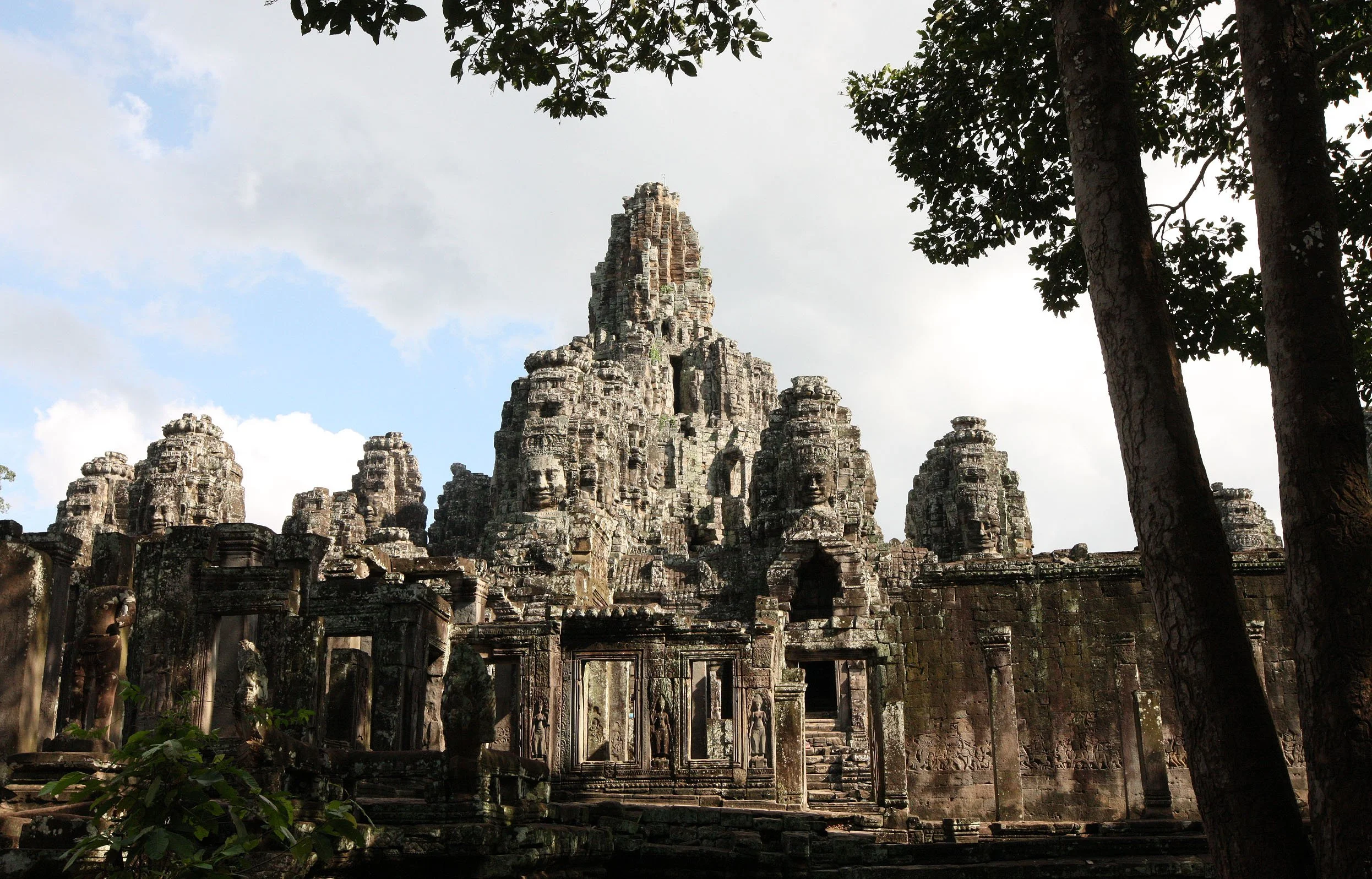 BAYON TEMPLE - CAMBODIA - JULY 2010 (23).JPG