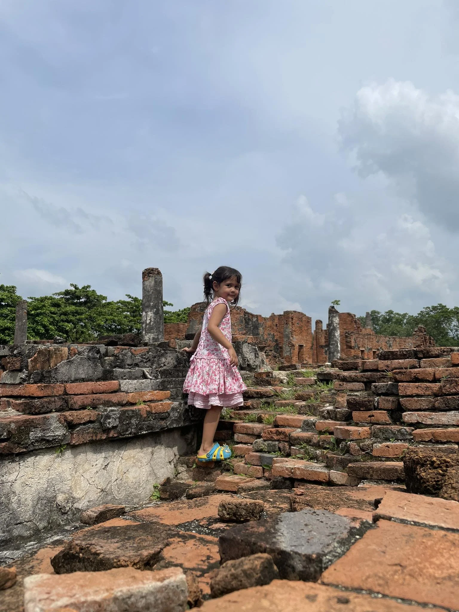 2022 Ayutthaya with Cokie. Liana & Lalita & Gift (29).jpg