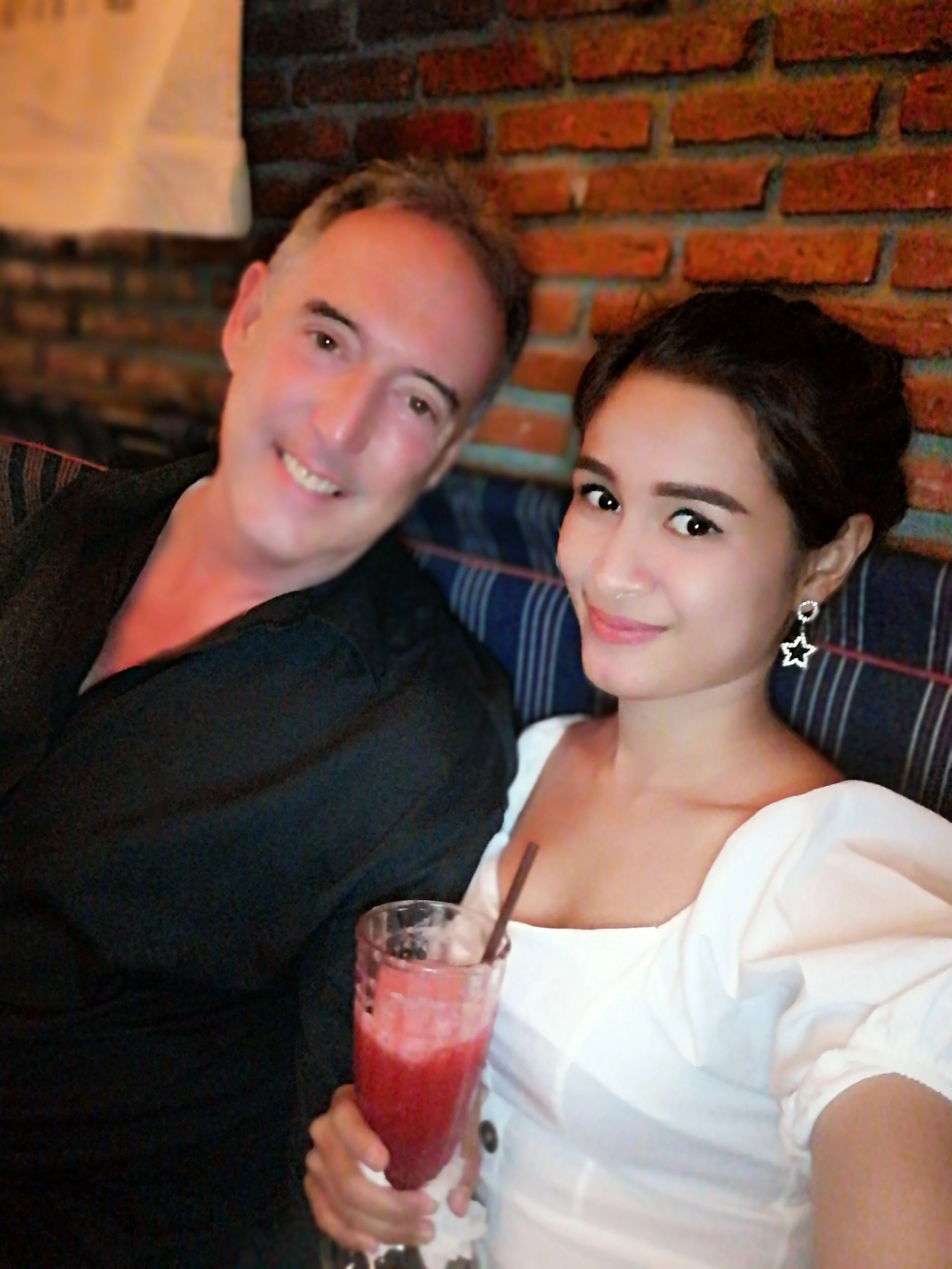 2018 Pics with Gift in Thailand (514).jpg