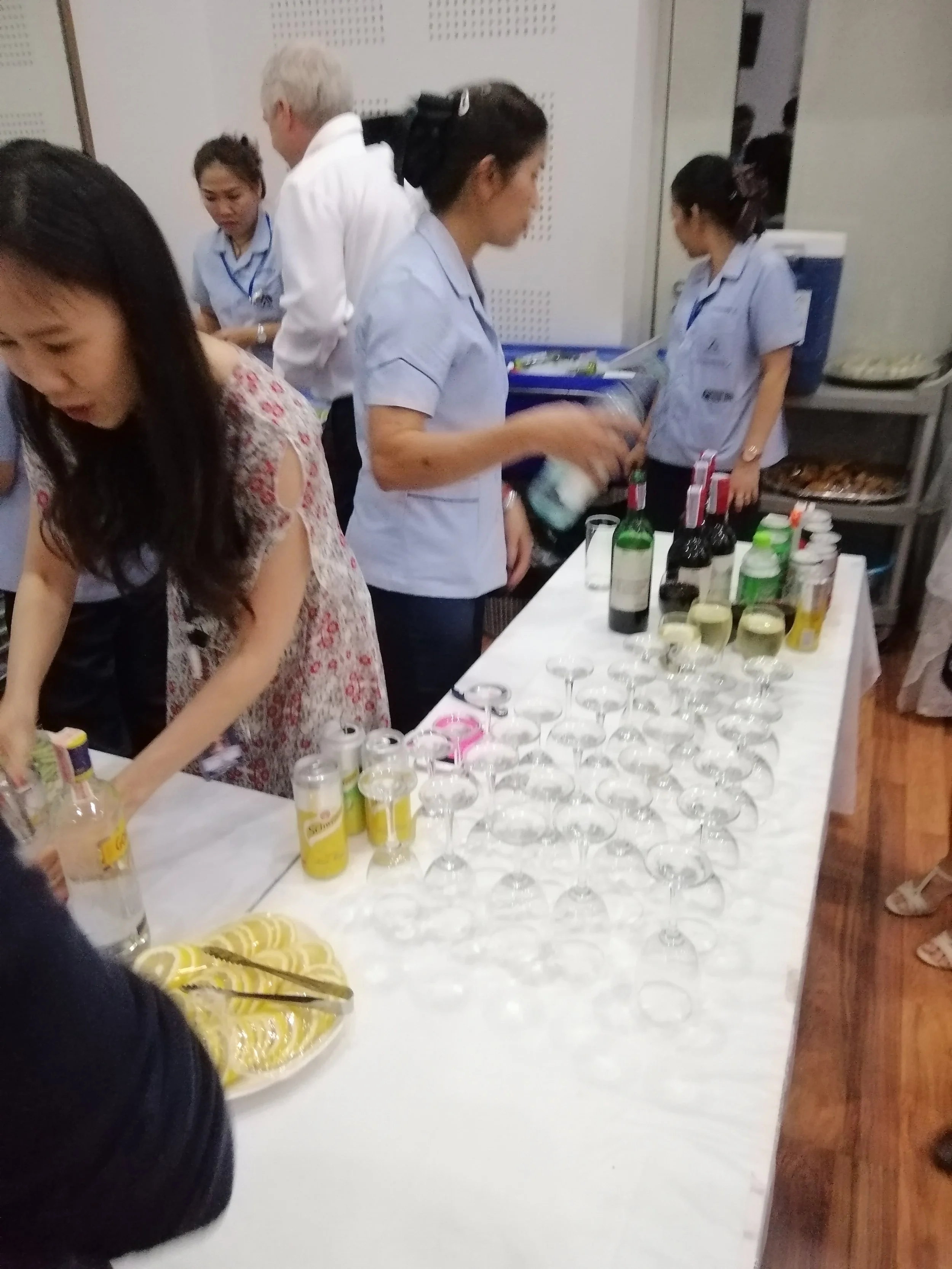 2018 Pics with Gift in Thailand (558).jpg