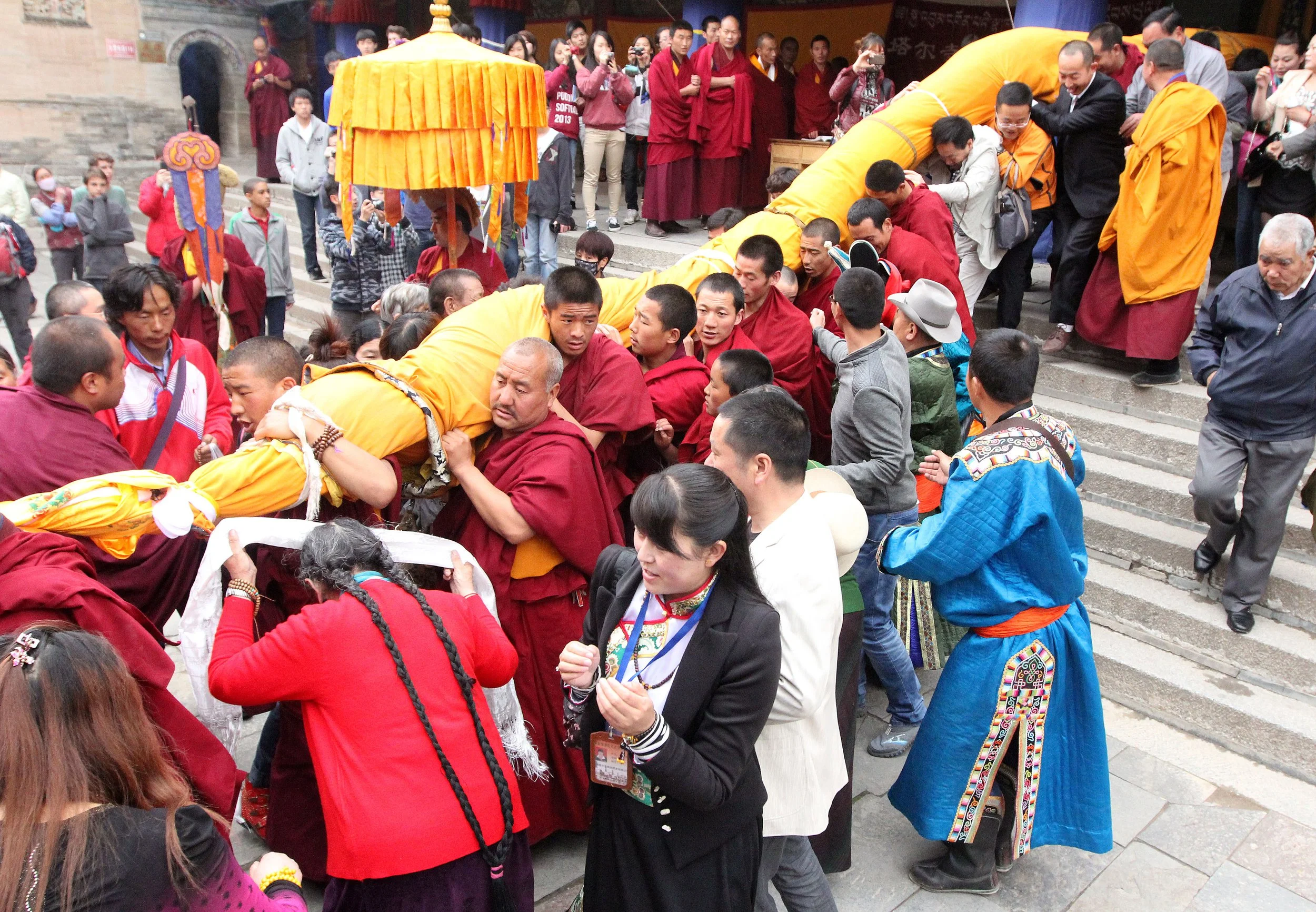 KUMBUM MONASTERY - QINGHAI - SUNNING BUDDHA FESTIVAL 2013 (92).JPG