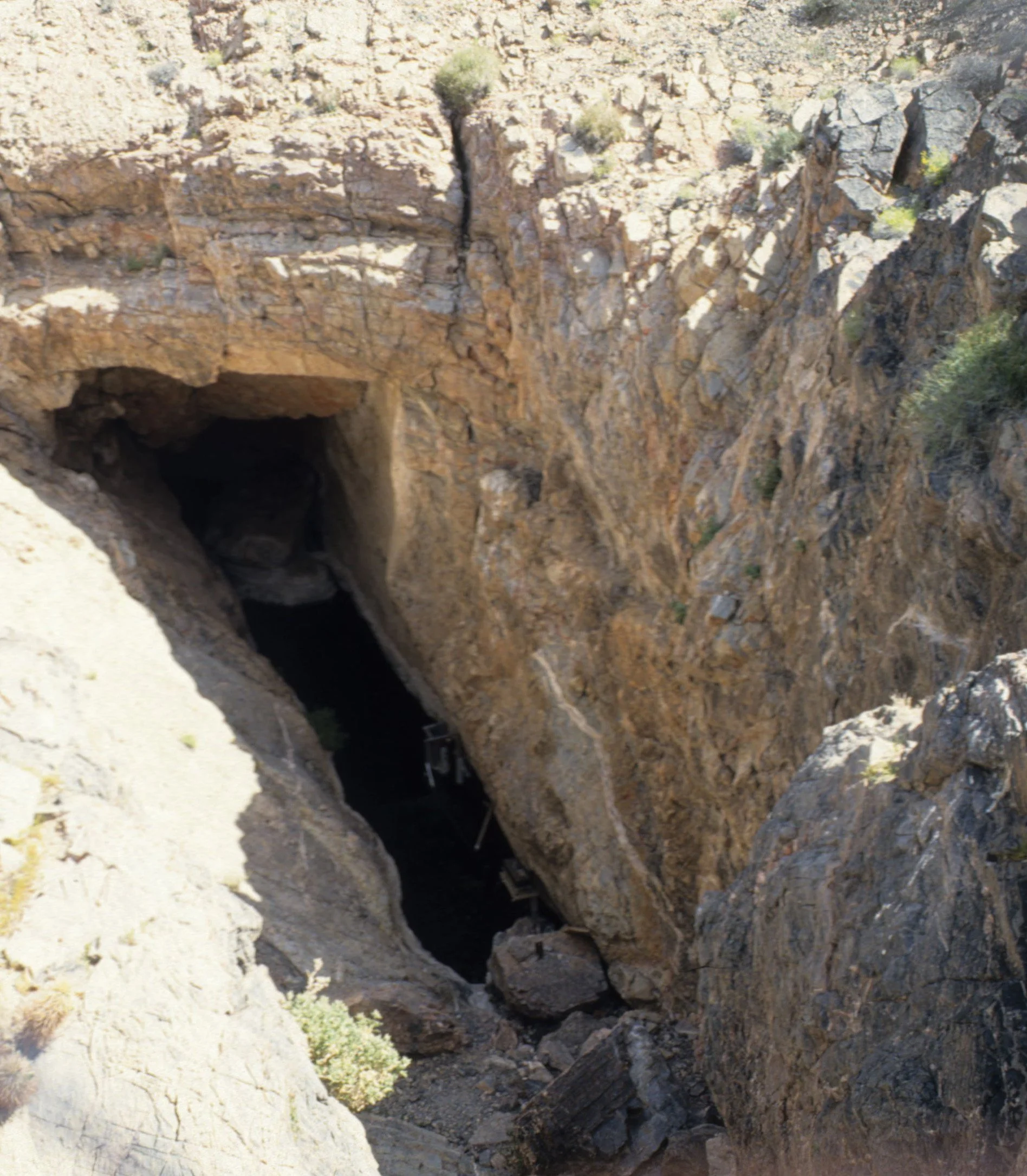 DEATH VALLEY - DEVILS HOLE.jpg