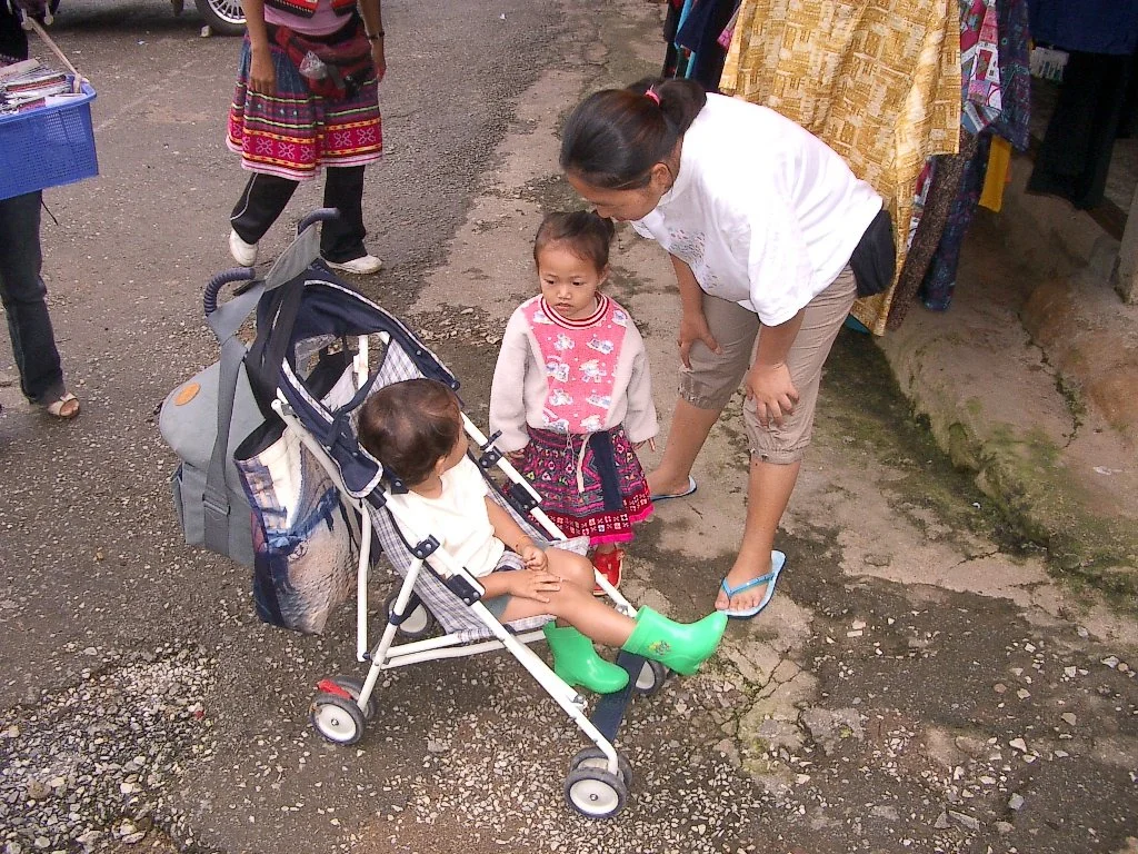 HILLTRIBE - HMONG VILLAGE - DOI SUTHEP - 2004 (6).JPG