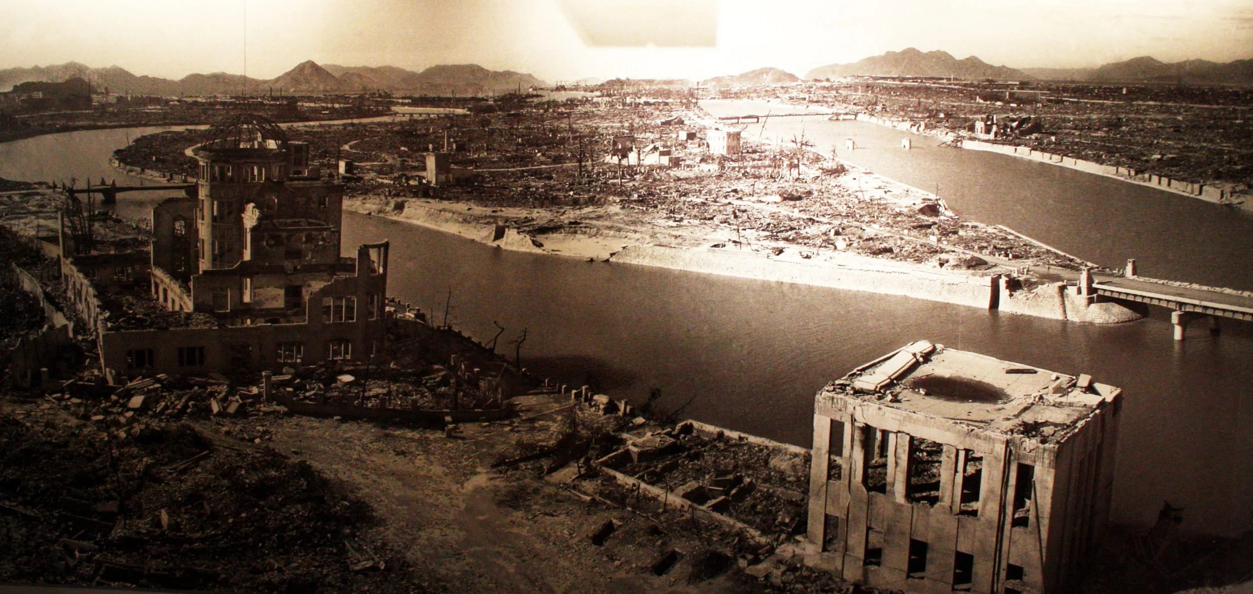 HIROSHIMA - MAY 2009 - A-BOMB MUSEUM.JPG