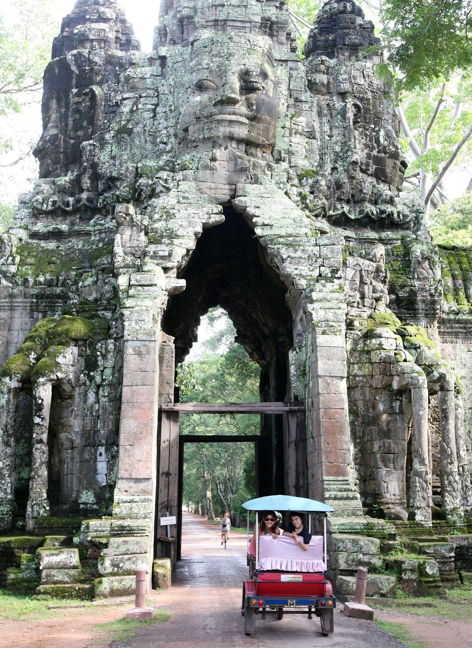 BAYON TEMPLE - CAMBODIA - JULY 2010 (5).JPG