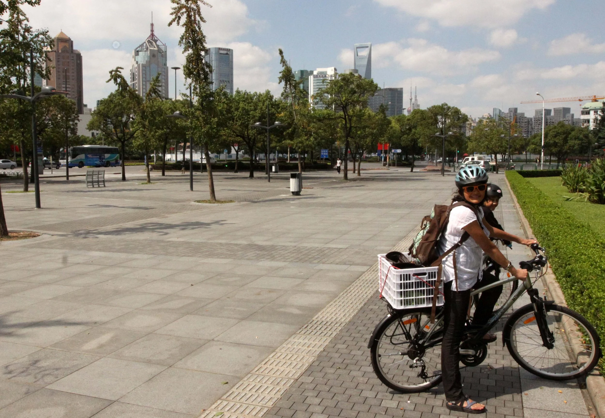 BIKE RIDE TO LIUJIAZUE PUDONG - NATIONAL HOLIDAY OCTOBER 2011 (1).JPG
