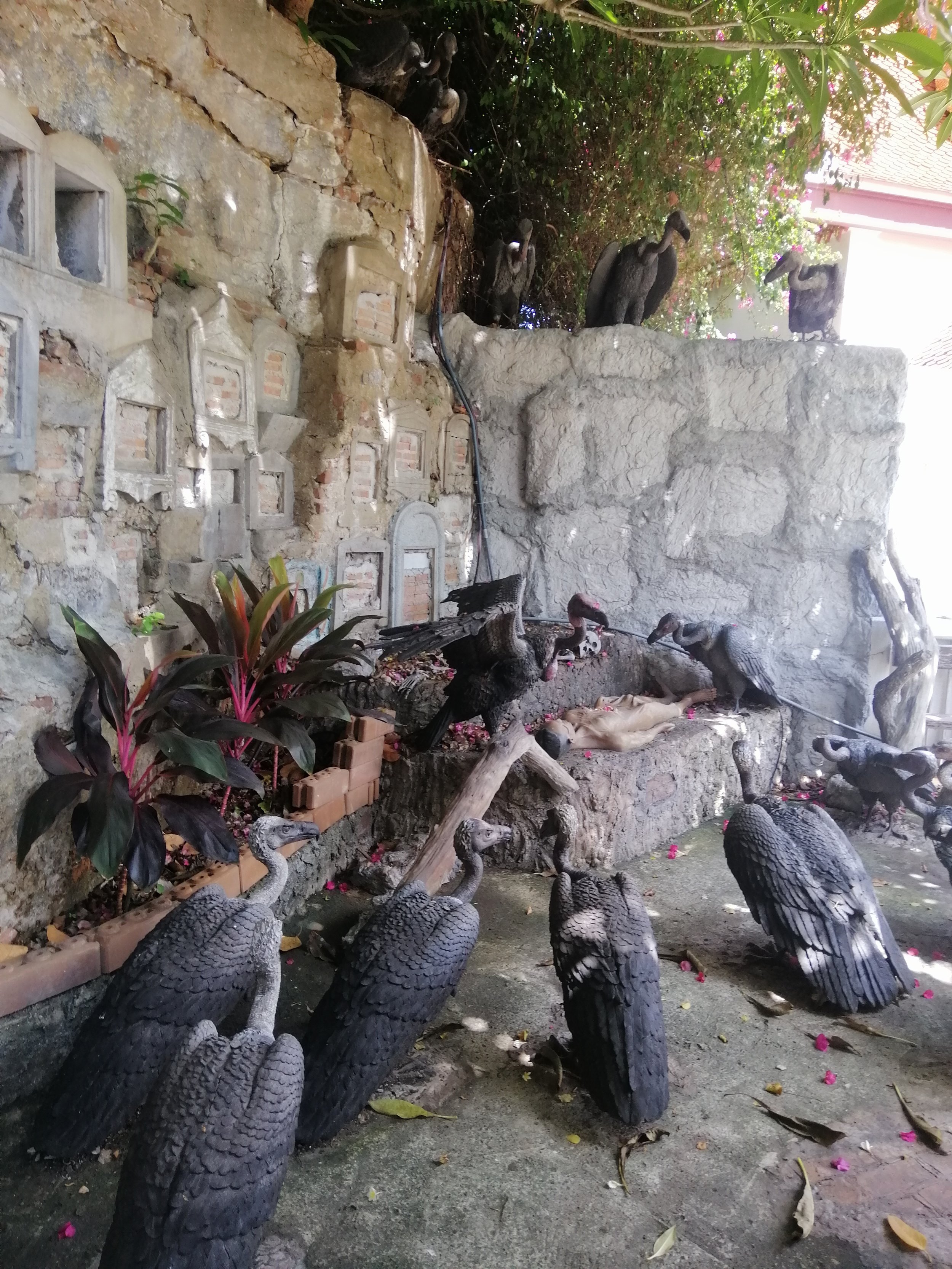 2020 Bagnkok - Wat Sakket visit to see Vulture Statue (89).jpg