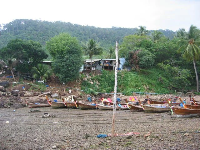 KOH LANTA - SEA GYPSY VILLAGE - 2005 (9).jpg