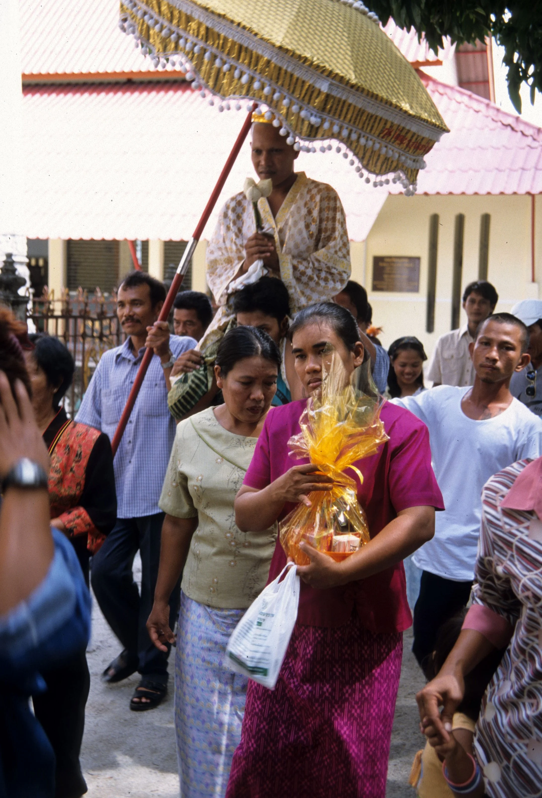 2004 Nakhonsithammarat Visiting Family (4).jpg