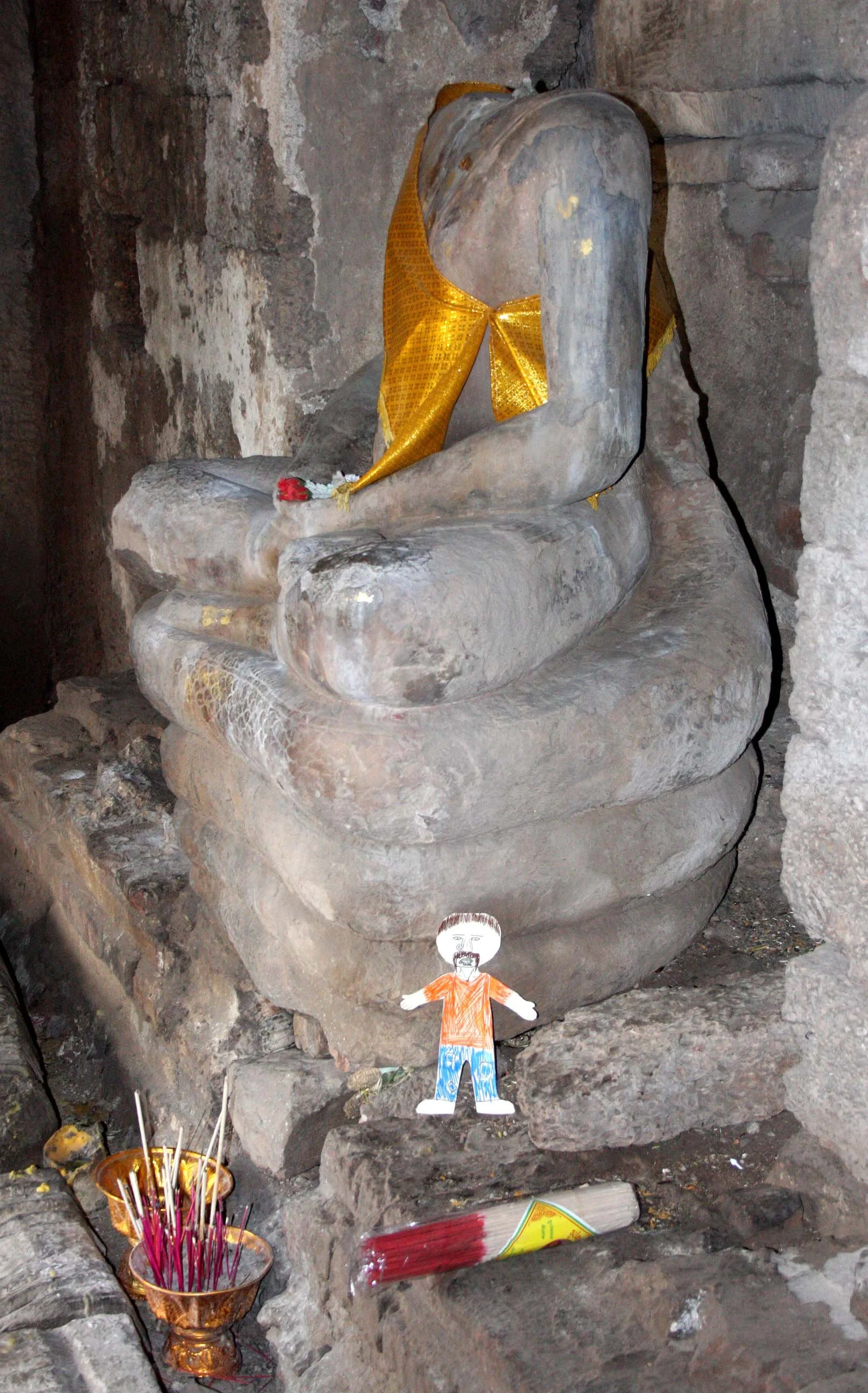 LOPBURI - WAT RAN SAM YOD - WITH LONG-TAILED MACAQUES - PRAPUTABAT - WAT PRAPUTABAT - CHRISTMAS IN THAILAND TRIP 2008 (62).JPG