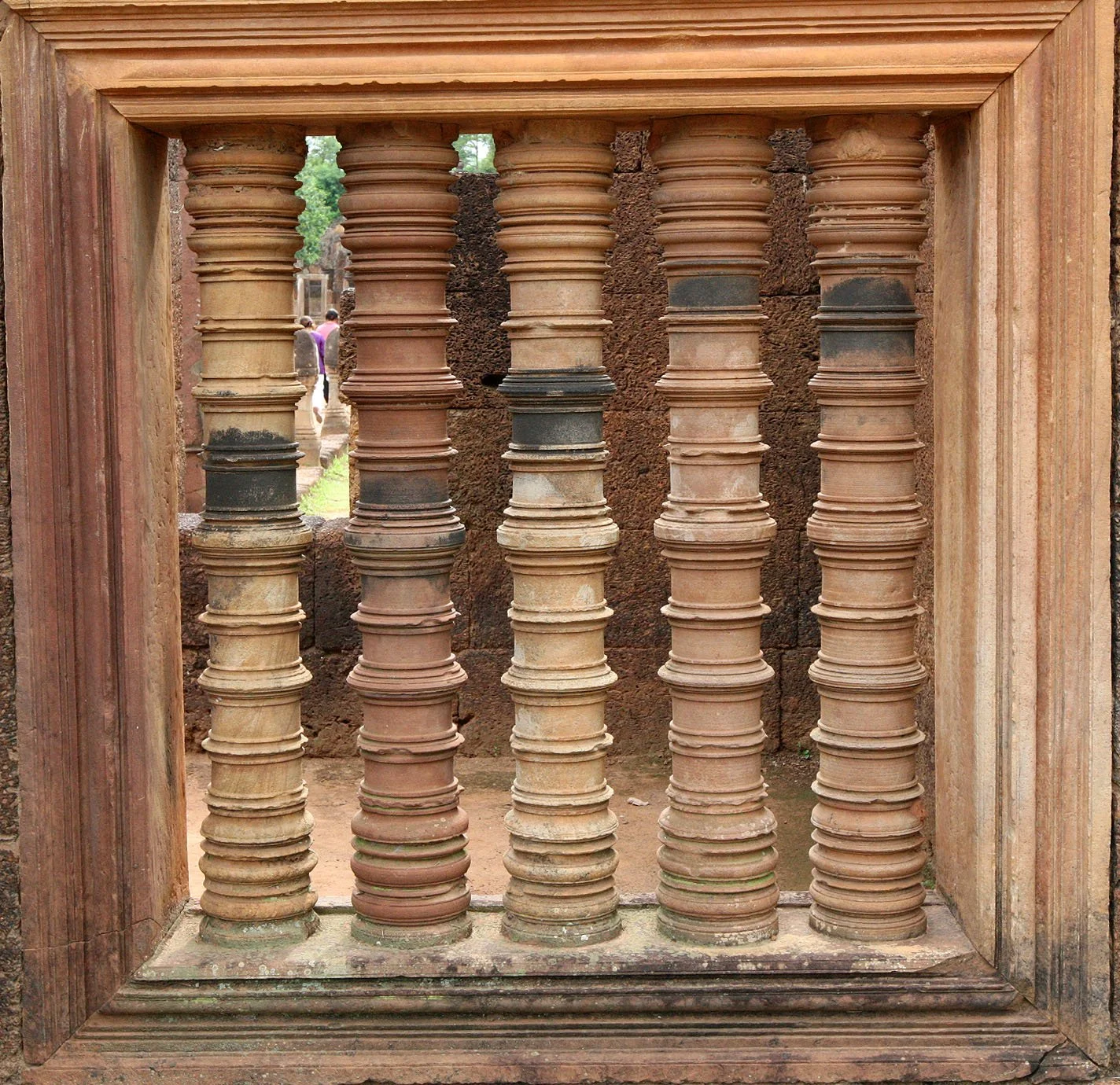 BANTEAY SREI TEMPLE - CAMBODIA (4).JPG