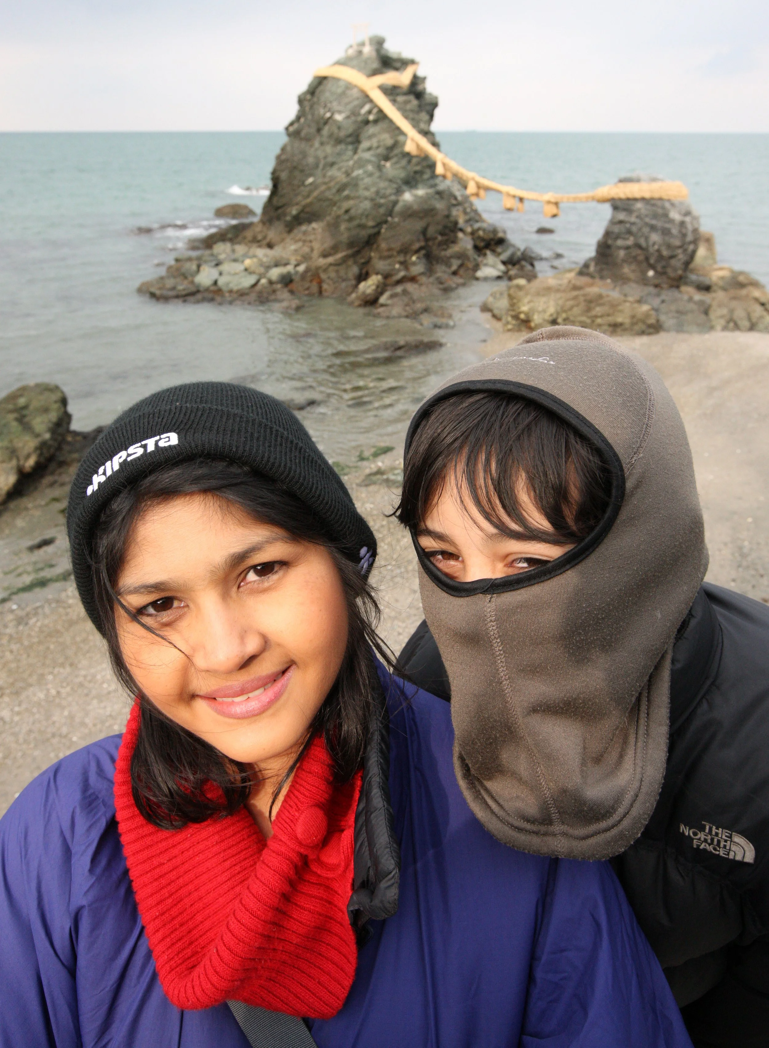 MEOTO IWA ROCKS AND SHRINE NEAR TOBA JAPAN (11).JPG