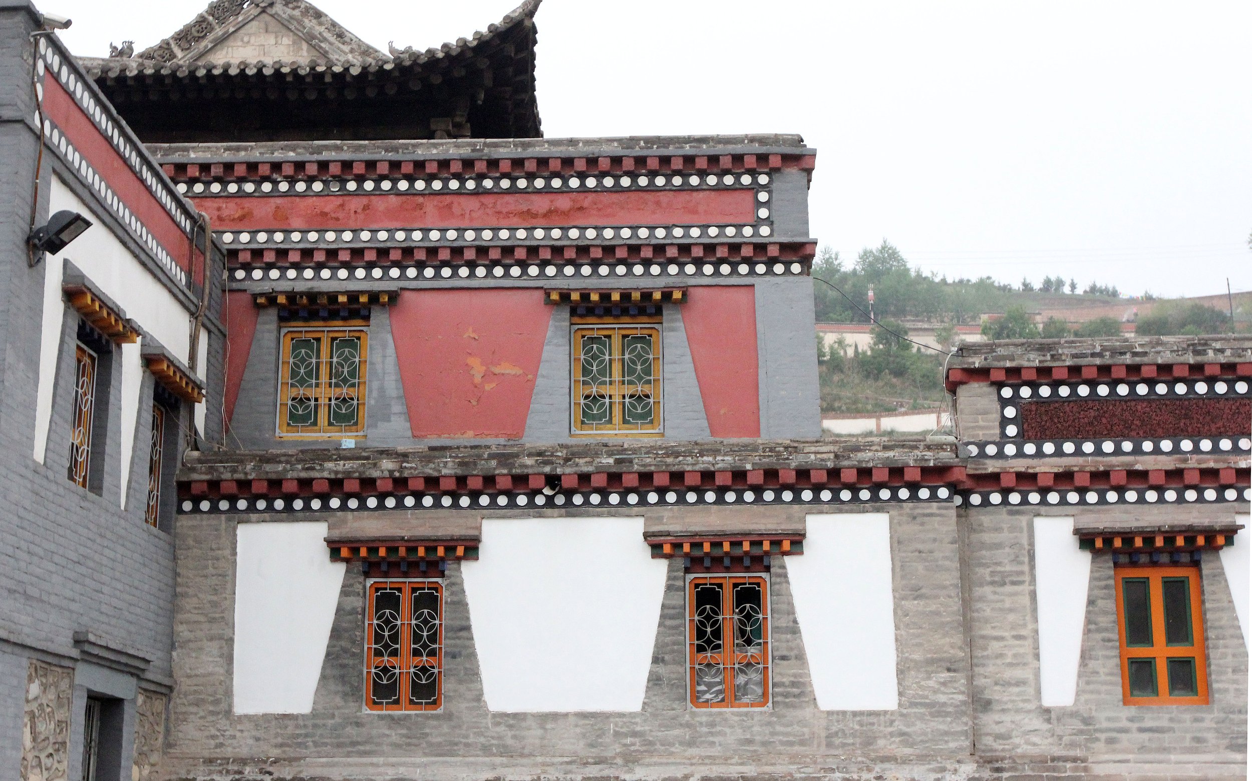 KUMBUM MONASTERY - QINGHAI - SUNNING BUDDHA FESTIVAL 2013 (2).JPG