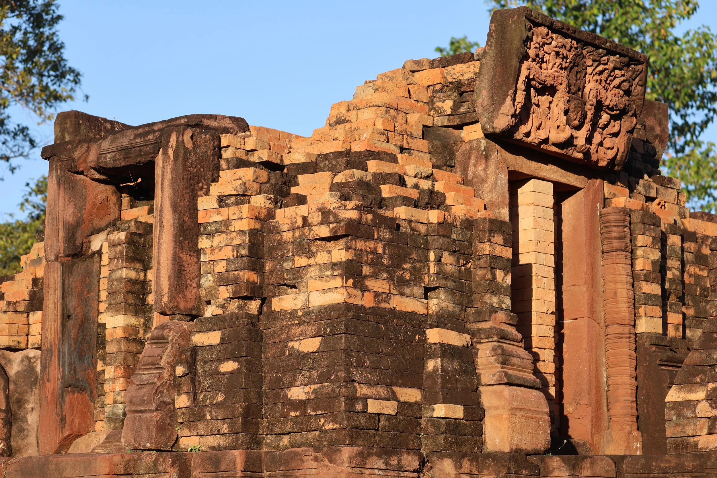 Wat Burapha Ku Ka Singh - Roi Et (10).jpg