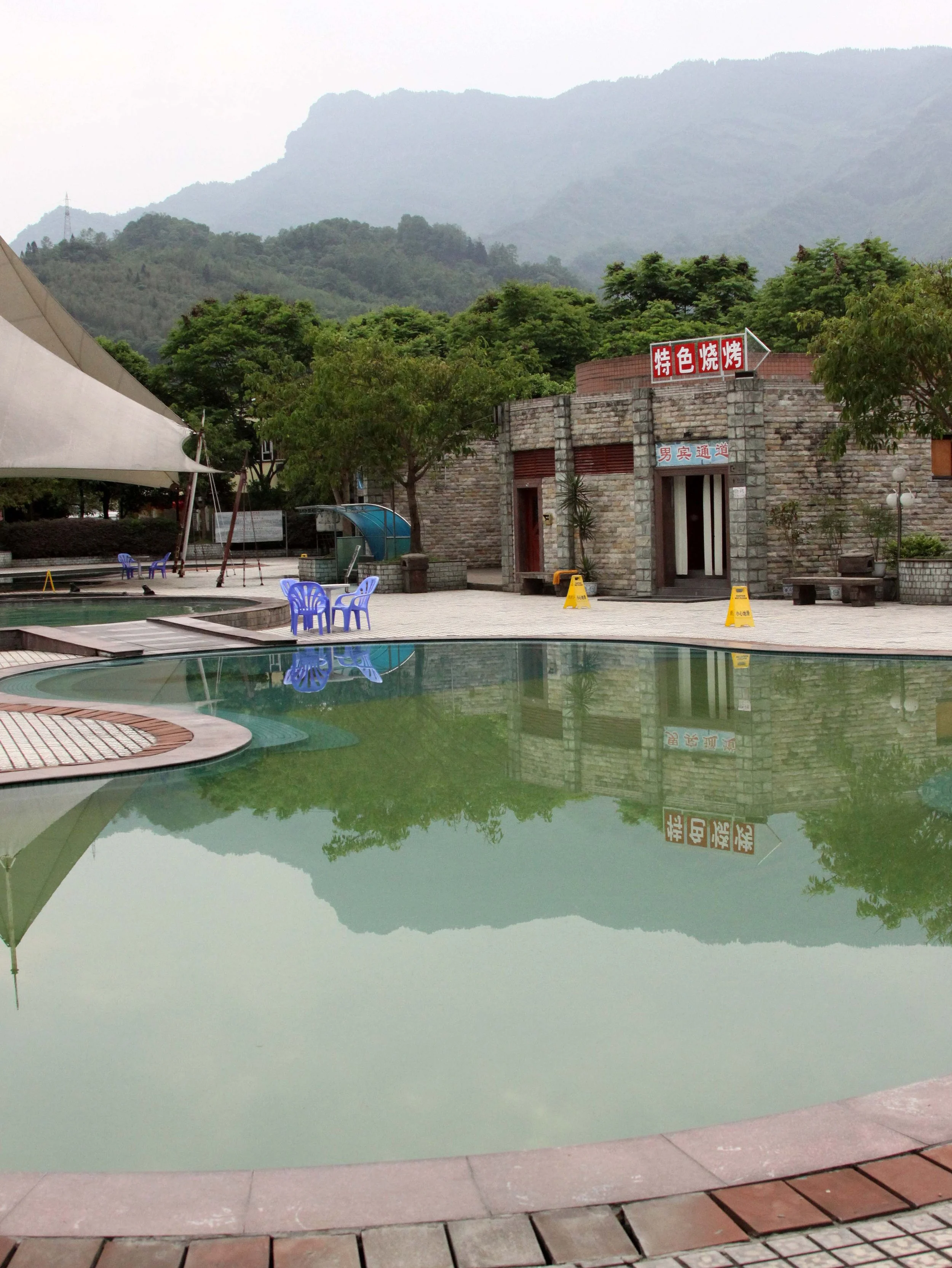 SICHUAN CHINA - HOTSPRINGS HOTEL - CHINA ALIVE 2011 (2).JPG