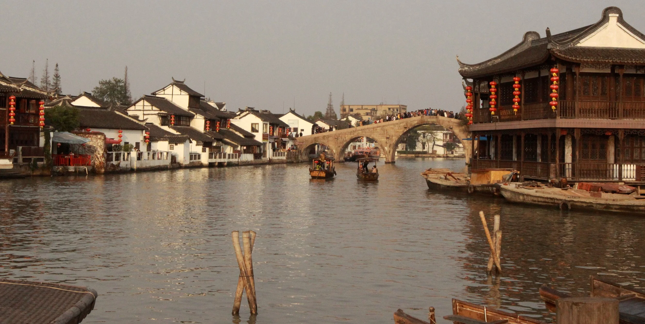 ZHUJIAJIAO WATER TOWN - NOVEMBER 20 2011 (81).JPG