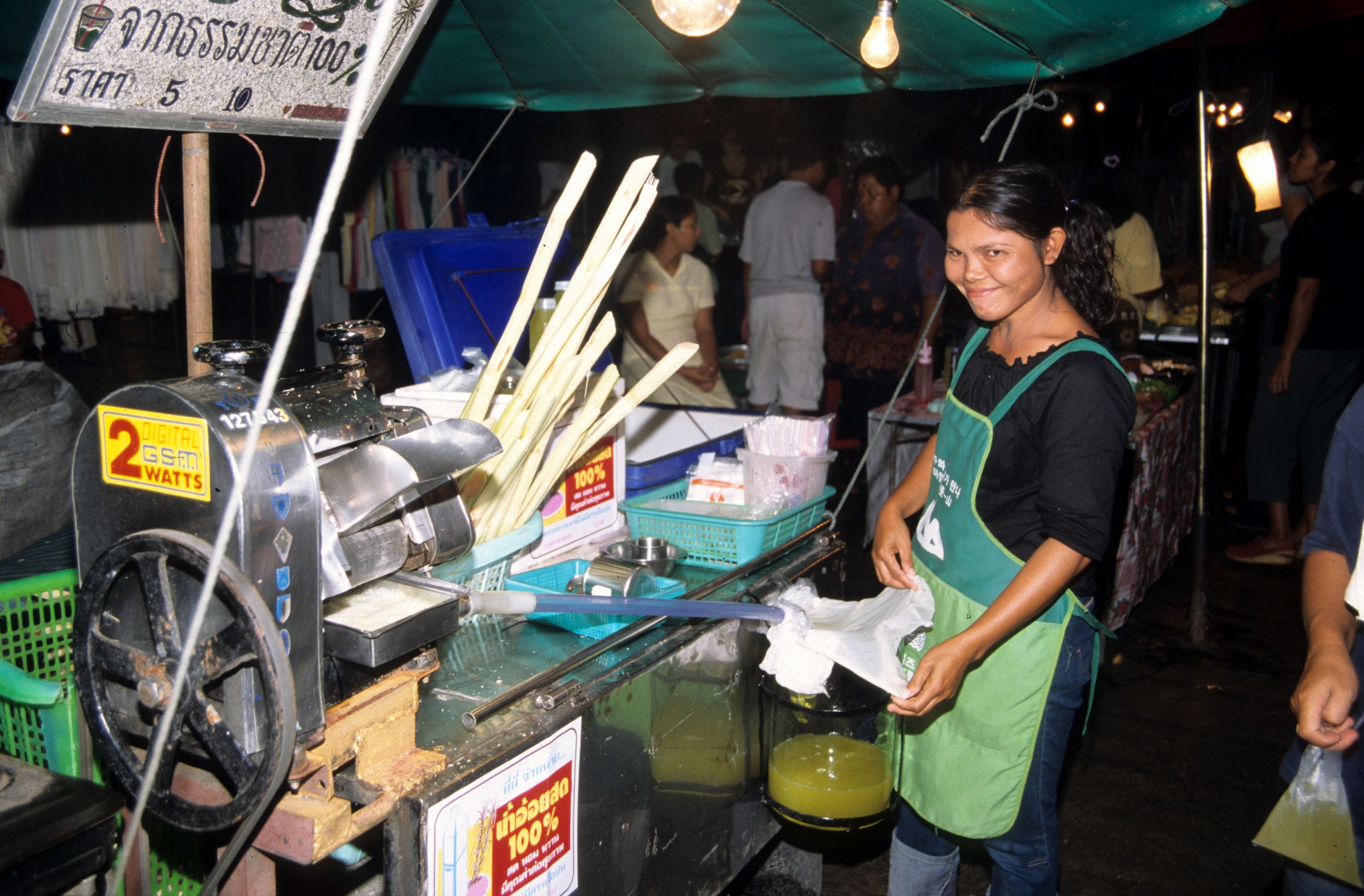 2004 Nakhonsithammarat Markets, Monks and Baby Cokie (43).jpg