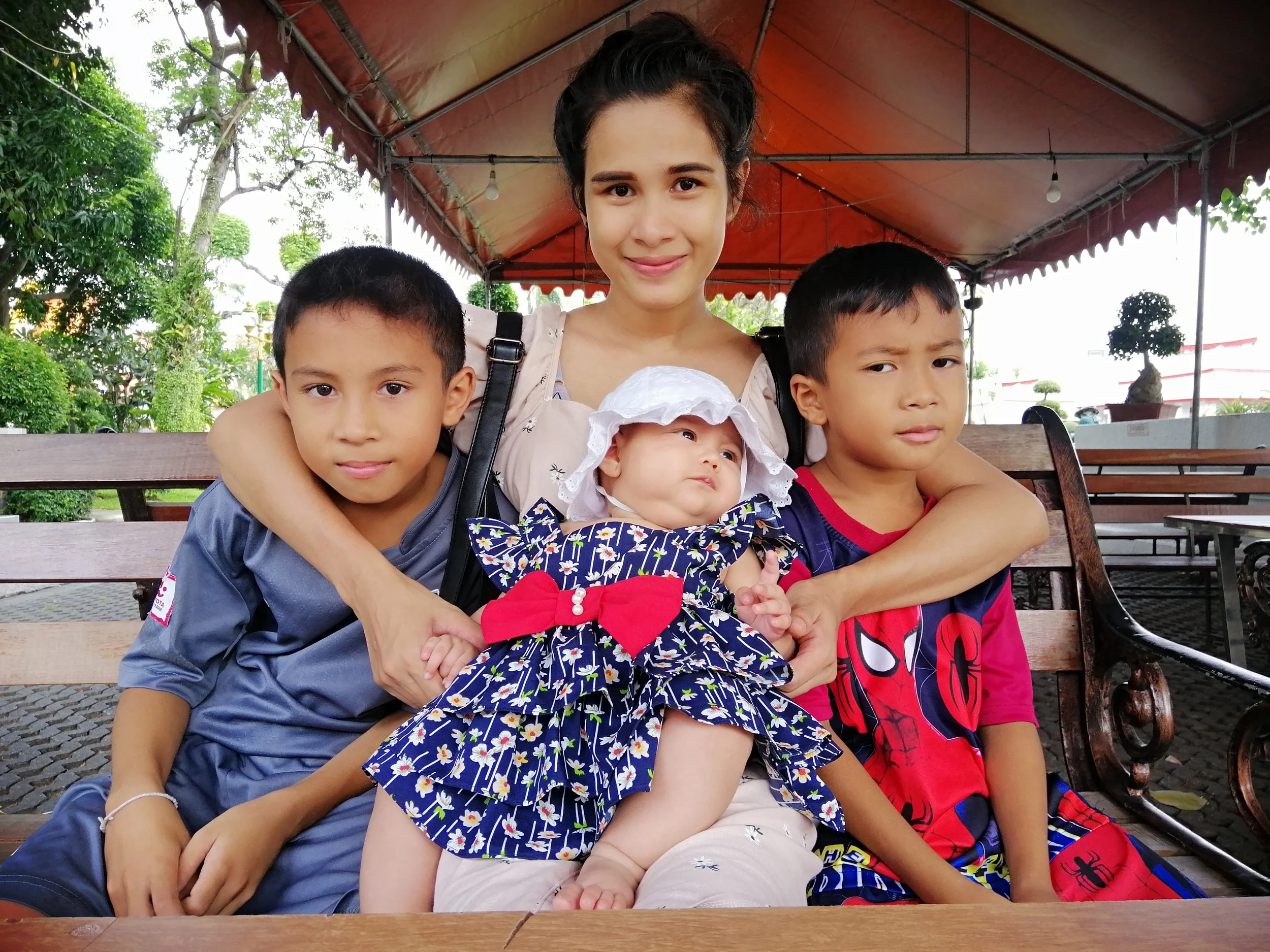 2020 Wat Arun with Liana, Cokie and Gift (51).jpg
