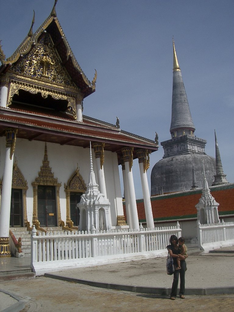 2004 Nakhonsithammarat with Family  (39).JPG