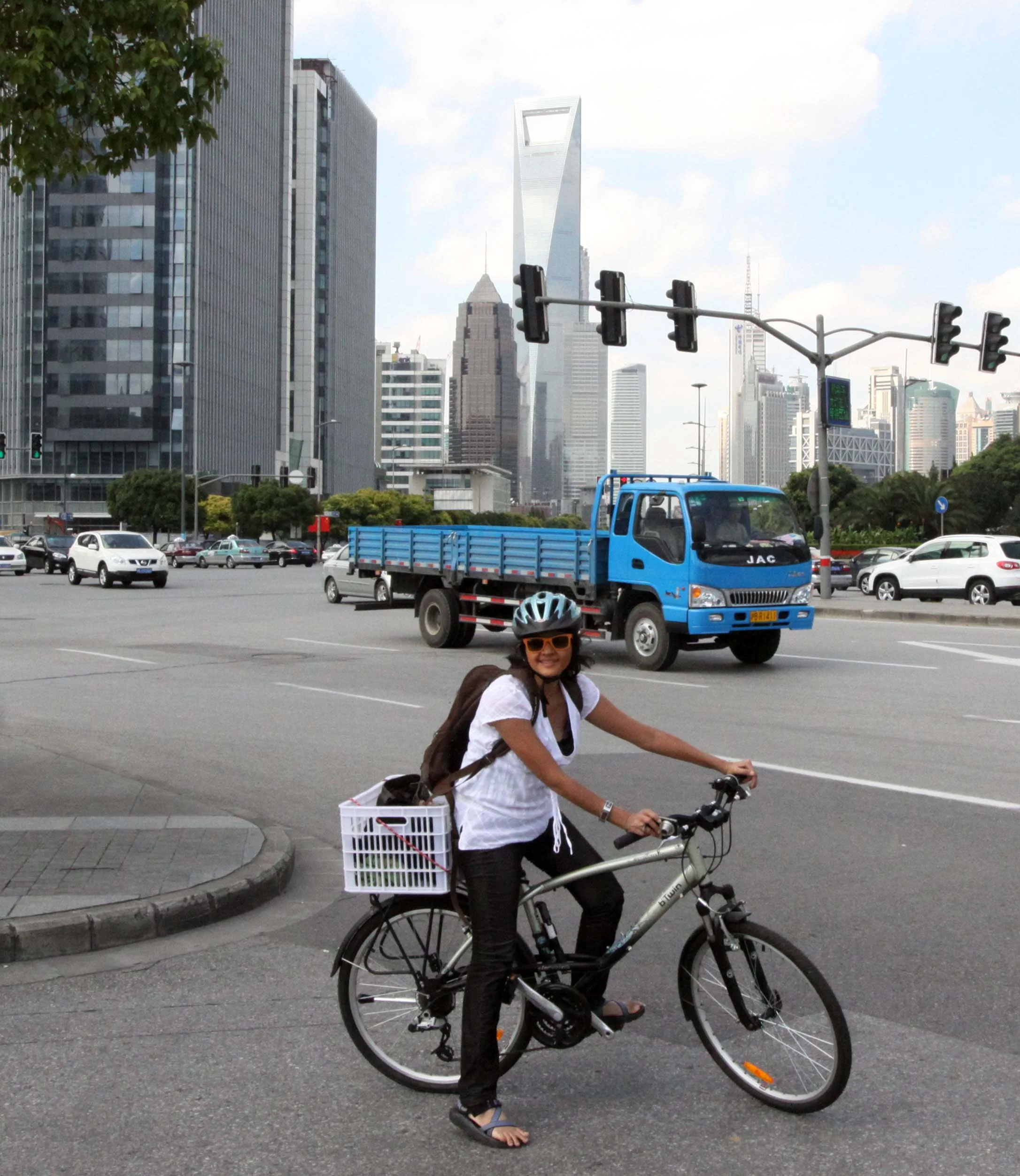 BIKE RIDE TO LIUJIAZUE PUDONG - NATIONAL HOLIDAY OCTOBER 2011 (2).JPG