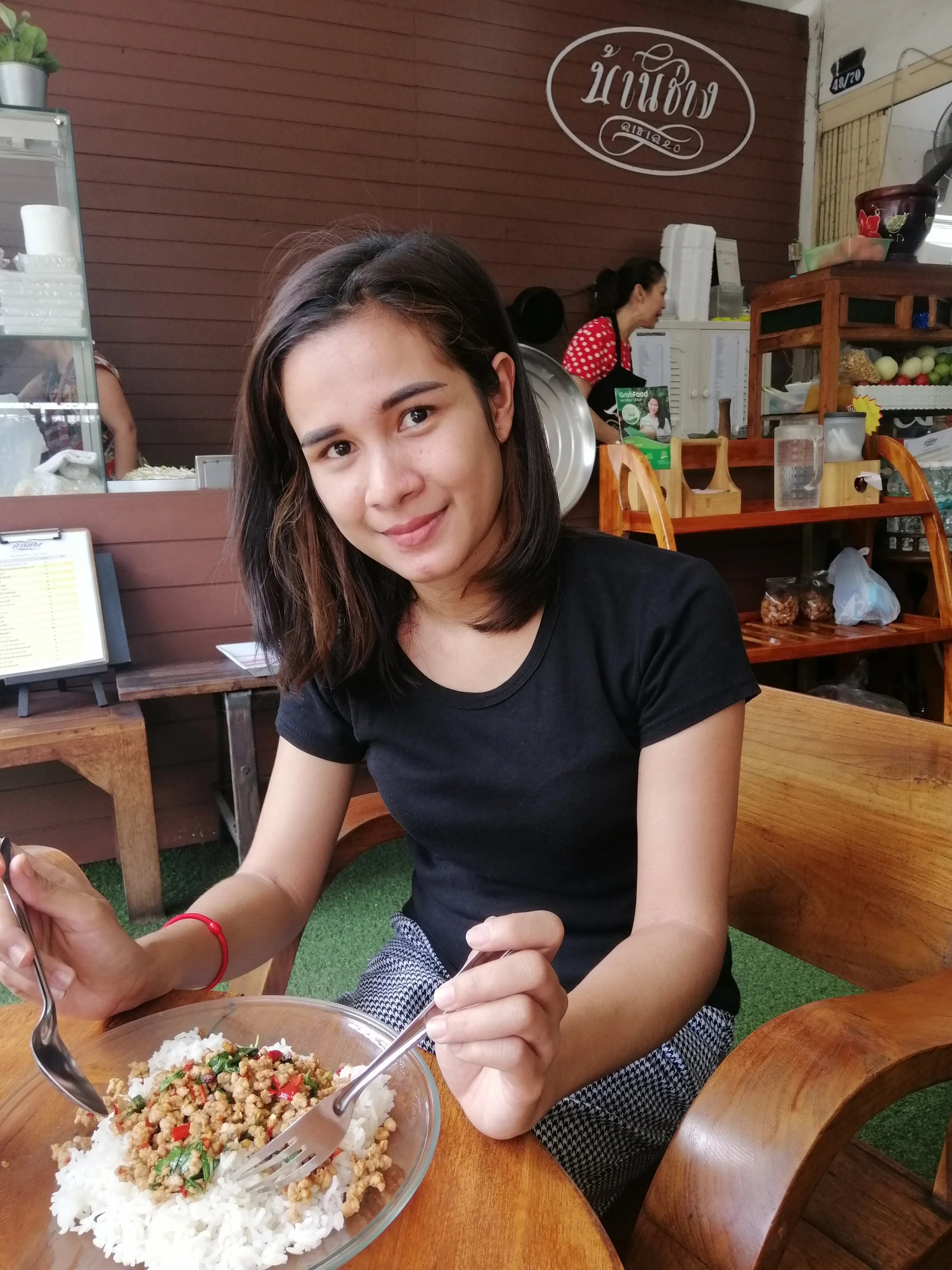 2018 Pics with Gift in Thailand (552).jpg